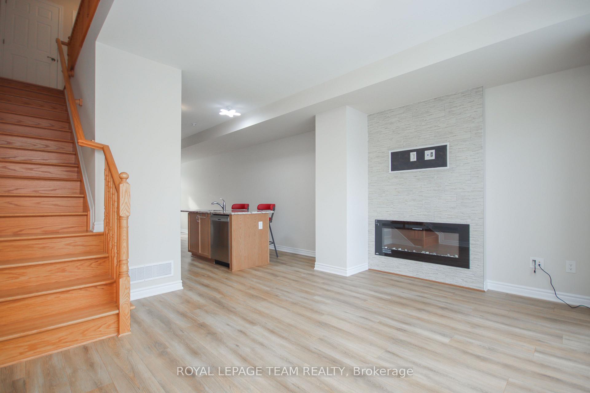 Photo 5 of 799 Mikinak Road, Ottawa, CFB Rockcliffe and Area — HOMEH
