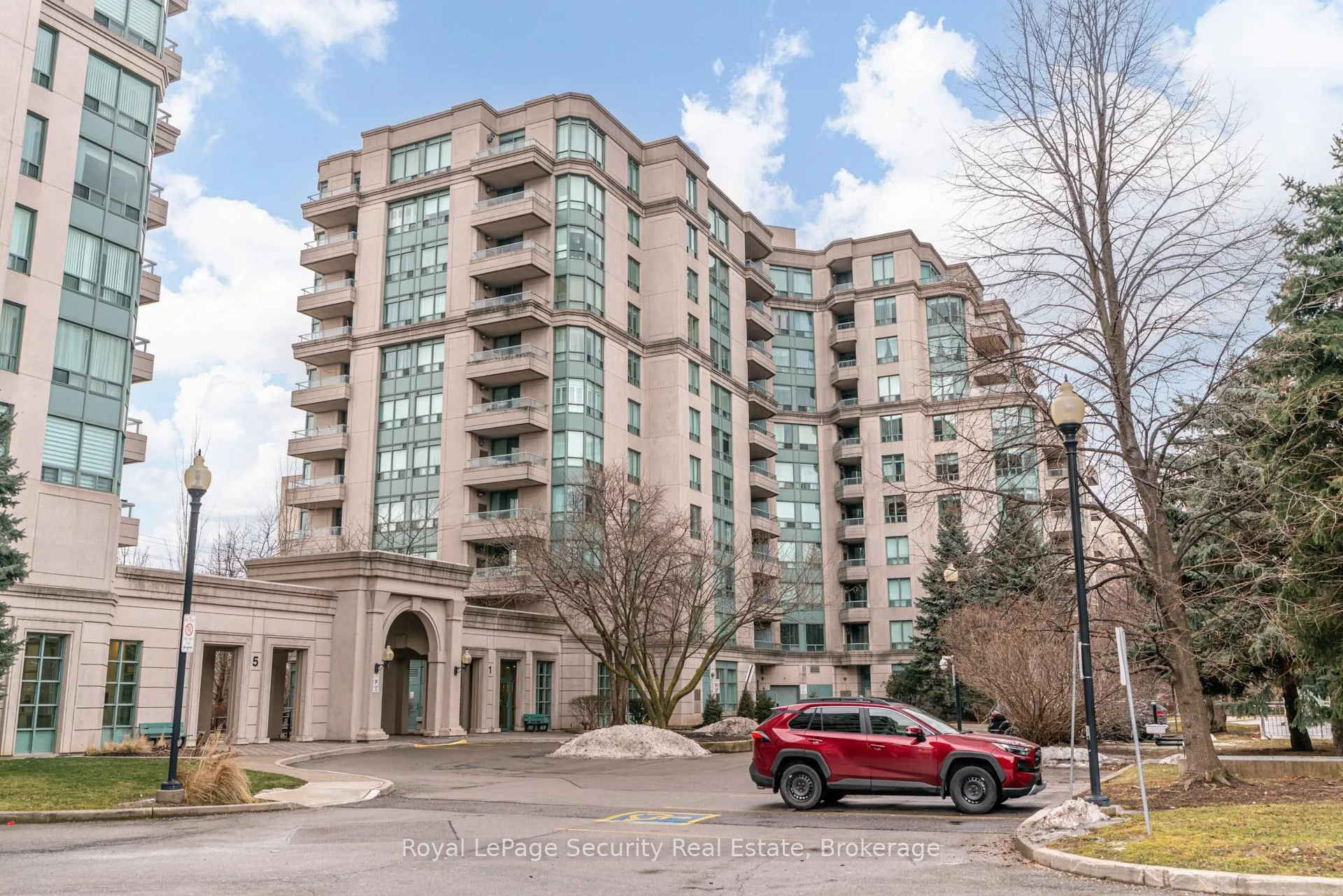 Photo 3 of Unit 512, 1 Emerald Lane, Vaughan, Crestwood-Springfarm-Yorkhill — HOMEH
