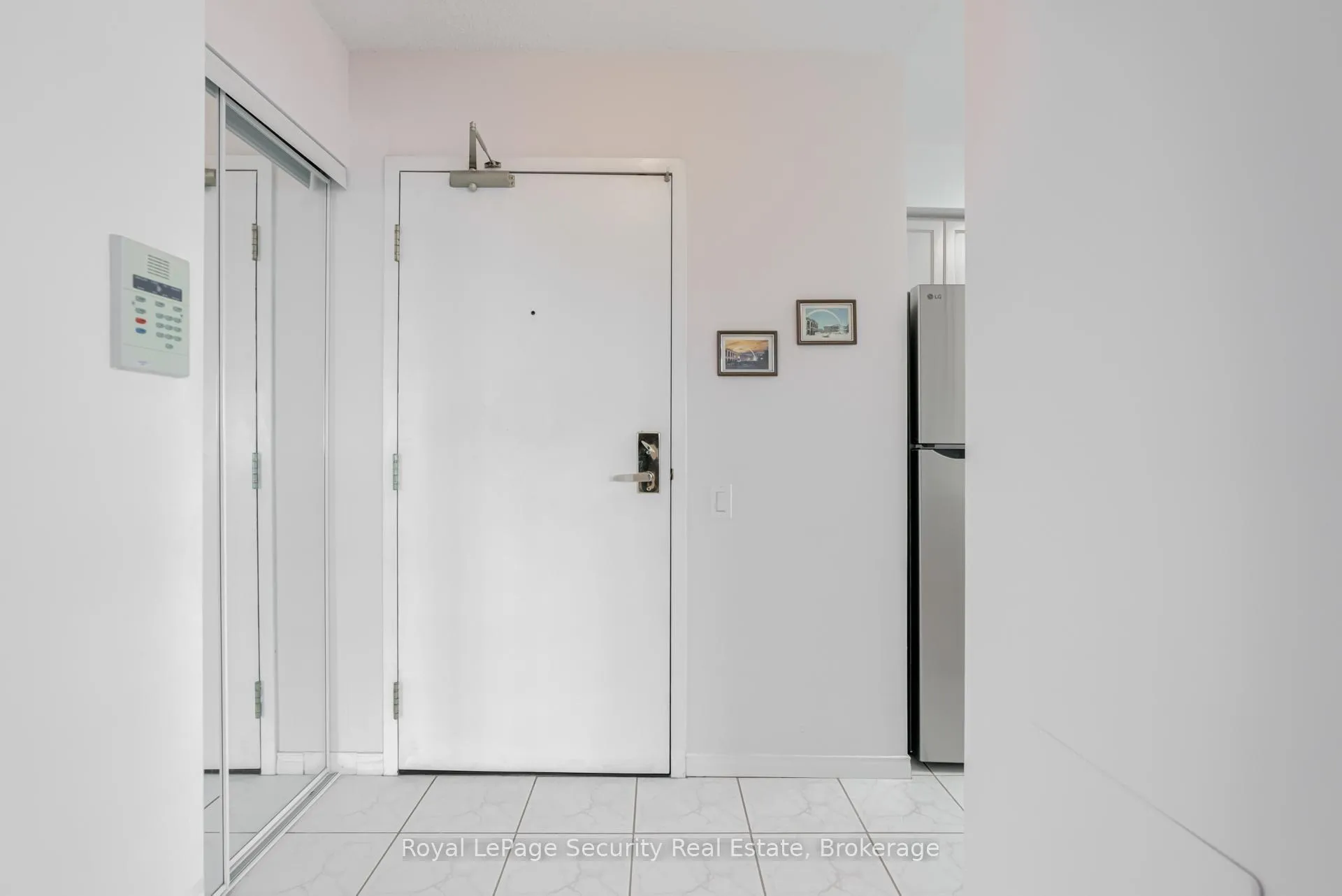Photo 6 of Unit 512, 1 Emerald Lane, Vaughan, Crestwood-Springfarm-Yorkhill — HOMEH