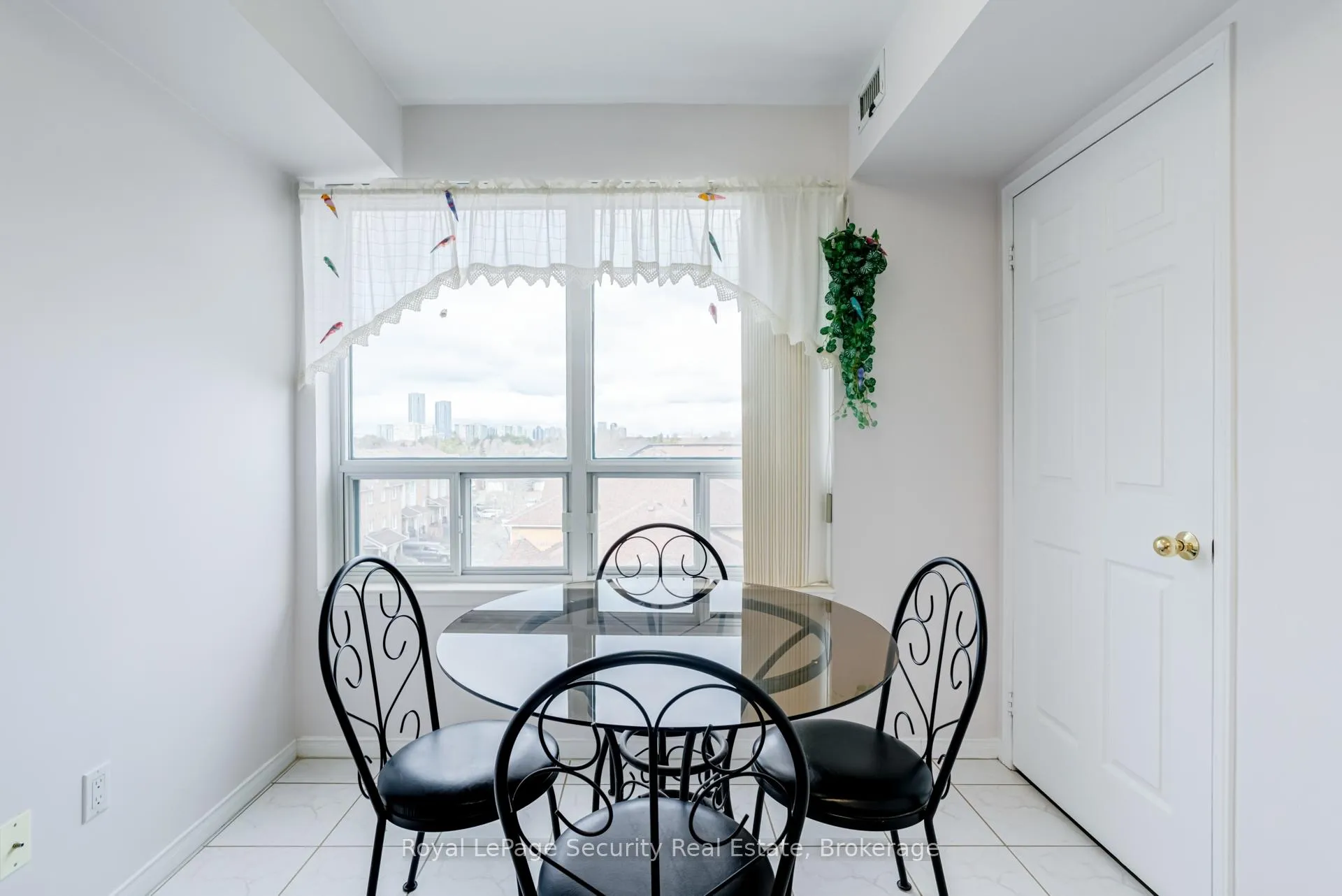 Photo 17 of Unit 512, 1 Emerald Lane, Vaughan, Crestwood-Springfarm-Yorkhill — HOMEH