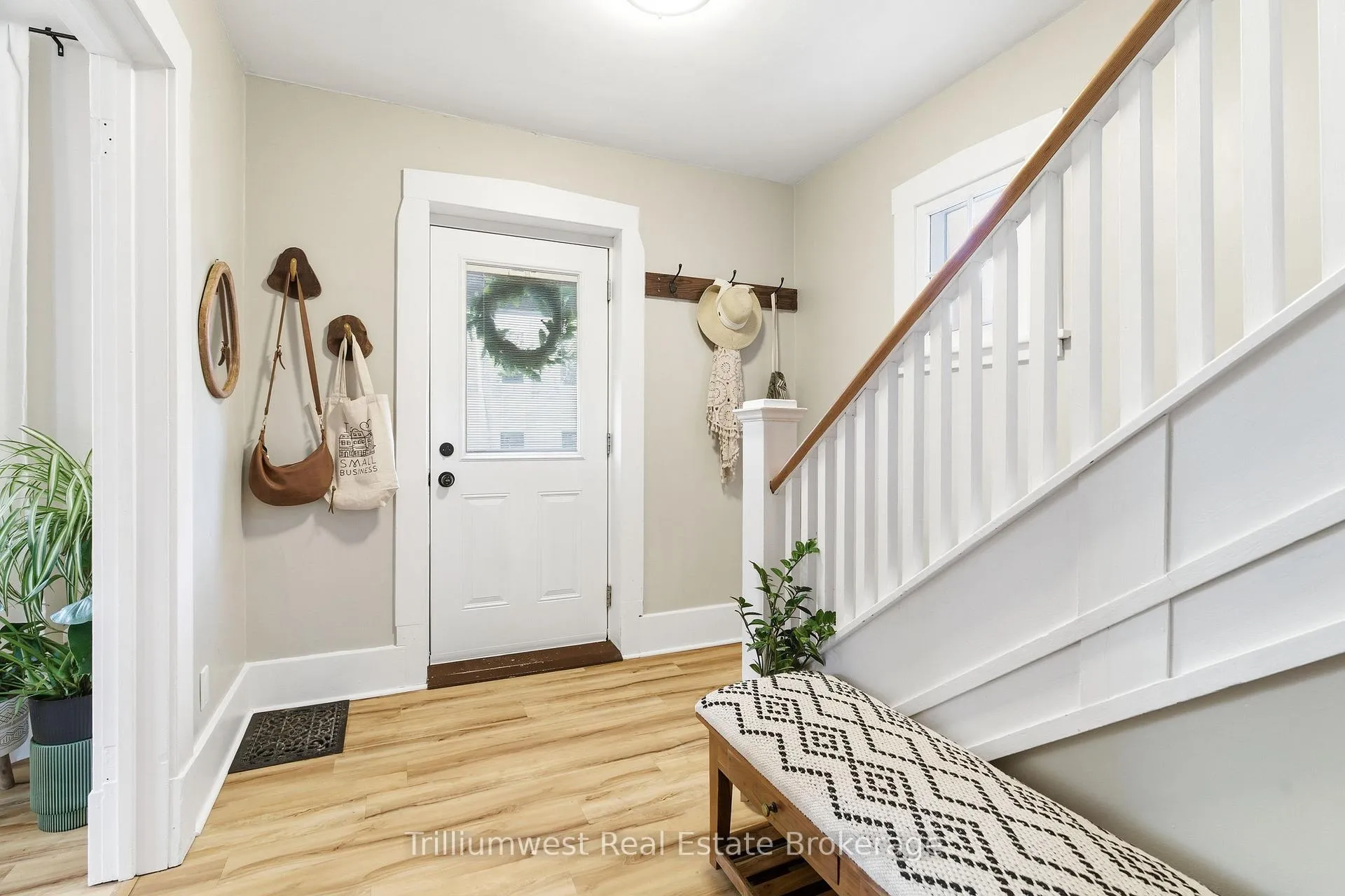 Photo 5 of 174 Suffolk Street W, Guelph, Downtown — HOMEH
