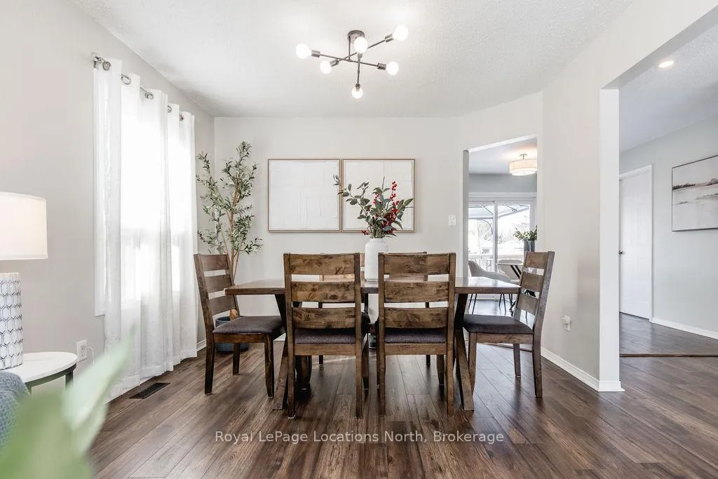 Photo 5 of 52 Royal Beech Drive, Wasaga Beach — HOMEH