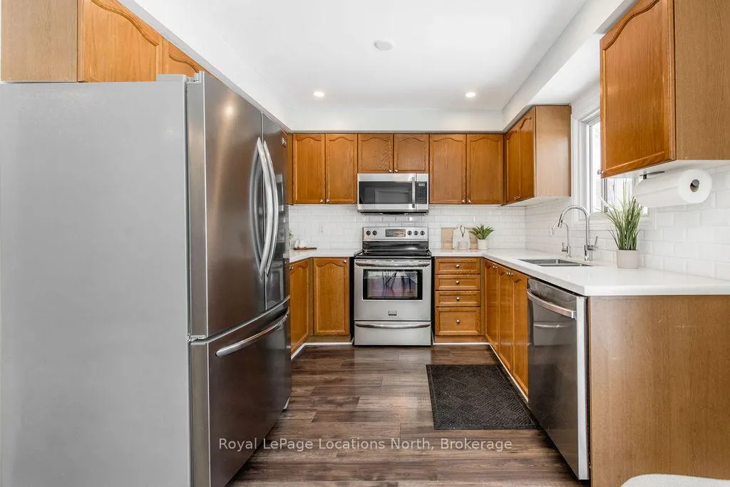 Photo 7 of 52 Royal Beech Drive, Wasaga Beach — HOMEH