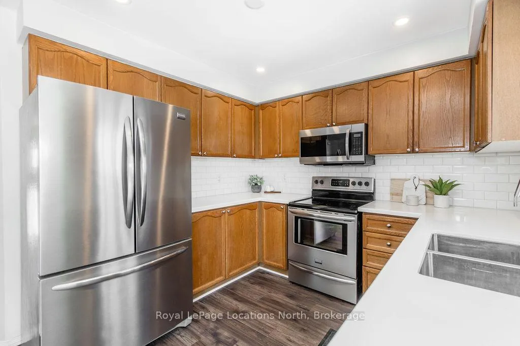 Photo 8 of 52 Royal Beech Drive, Wasaga Beach — HOMEH