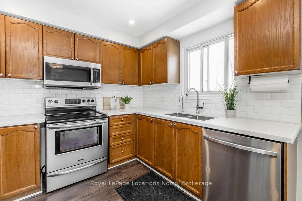Photo 9 of 52 Royal Beech Drive, Wasaga Beach — HOMEH