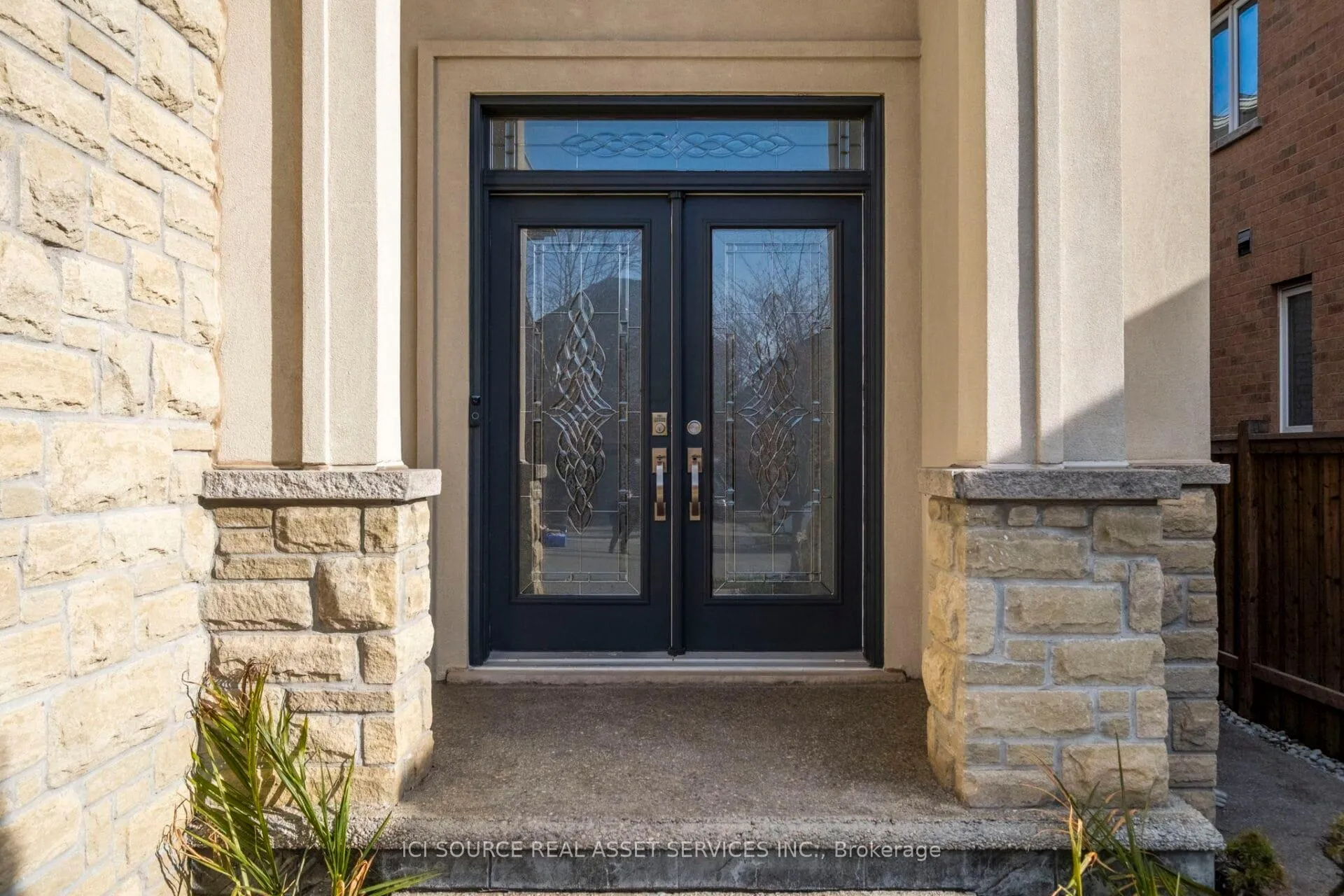 Photo 4 of 409 Valridge Drive, Hamilton, Ancaster — HOMEH