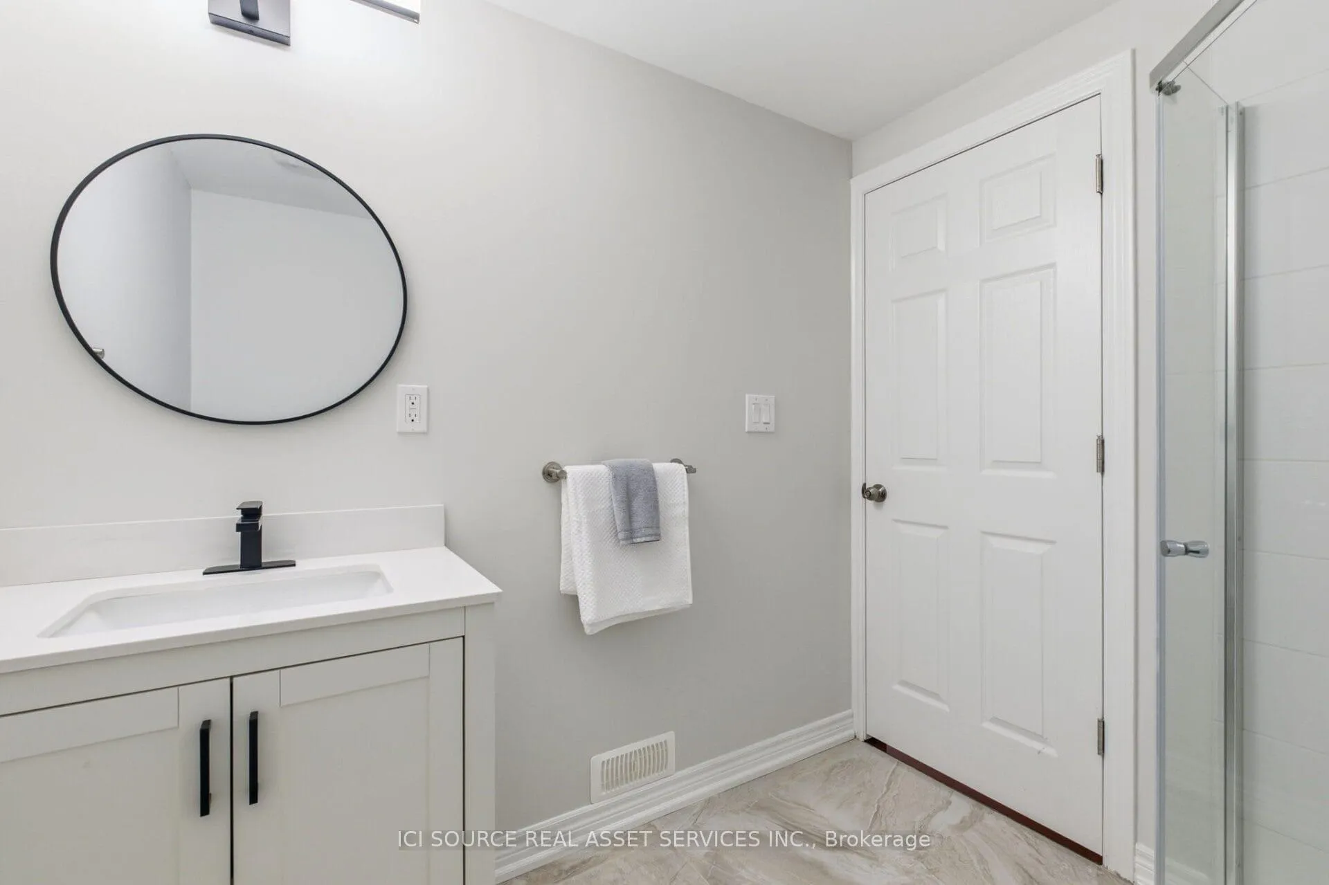 Photo 32 of 409 Valridge Drive, Hamilton, Ancaster — HOMEH