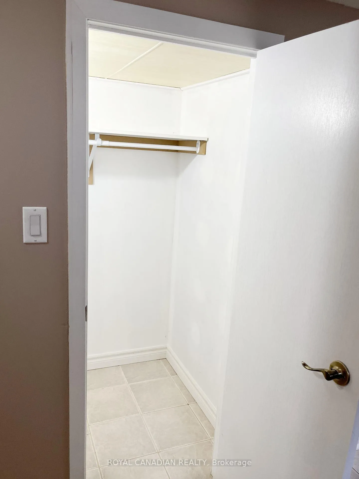 Photo 11 of Unit BSMT, 644 Athol Street E, Oshawa, Donevan — HOMEH