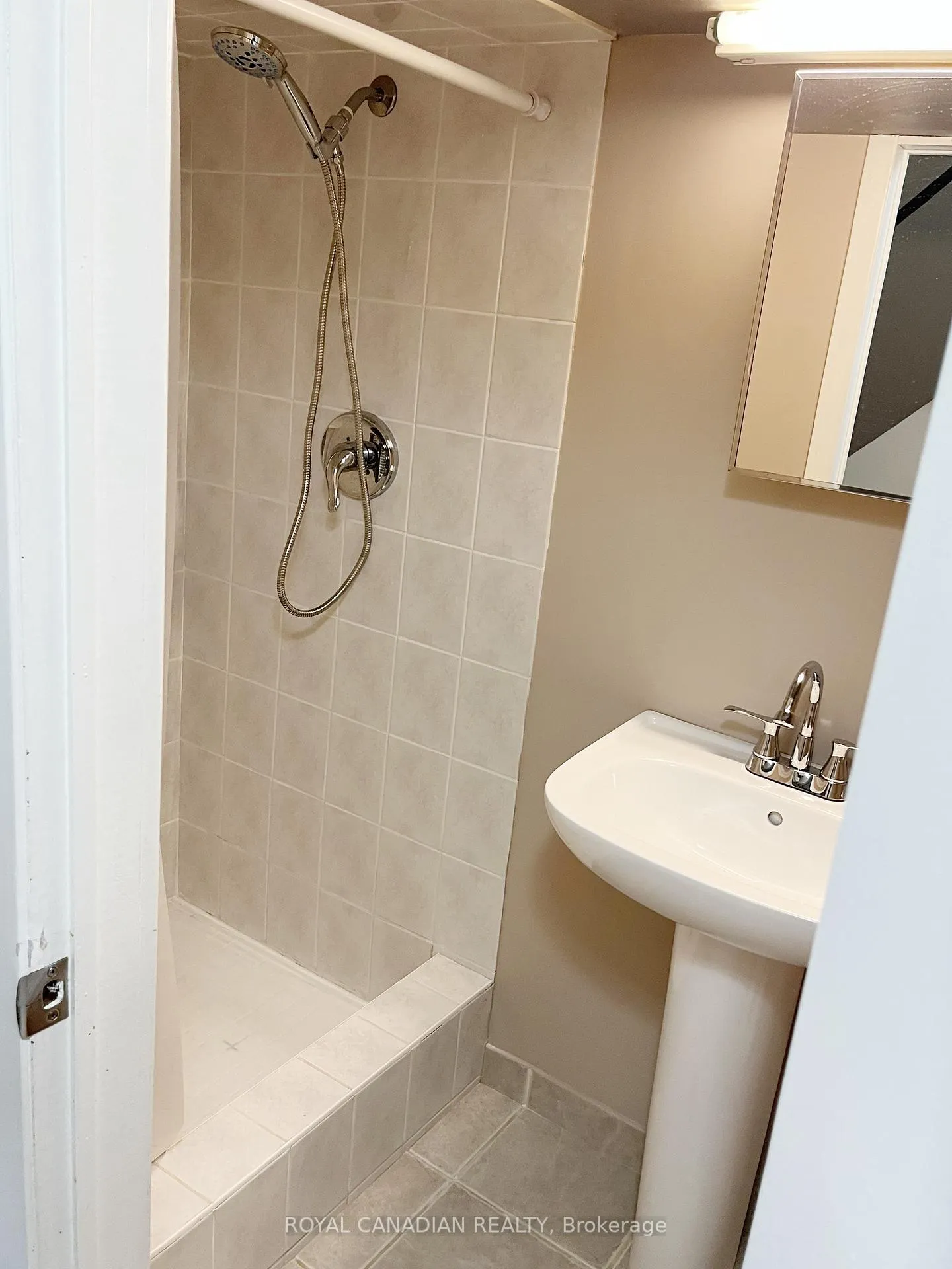 Photo 12 of Unit BSMT, 644 Athol Street E, Oshawa, Donevan — HOMEH
