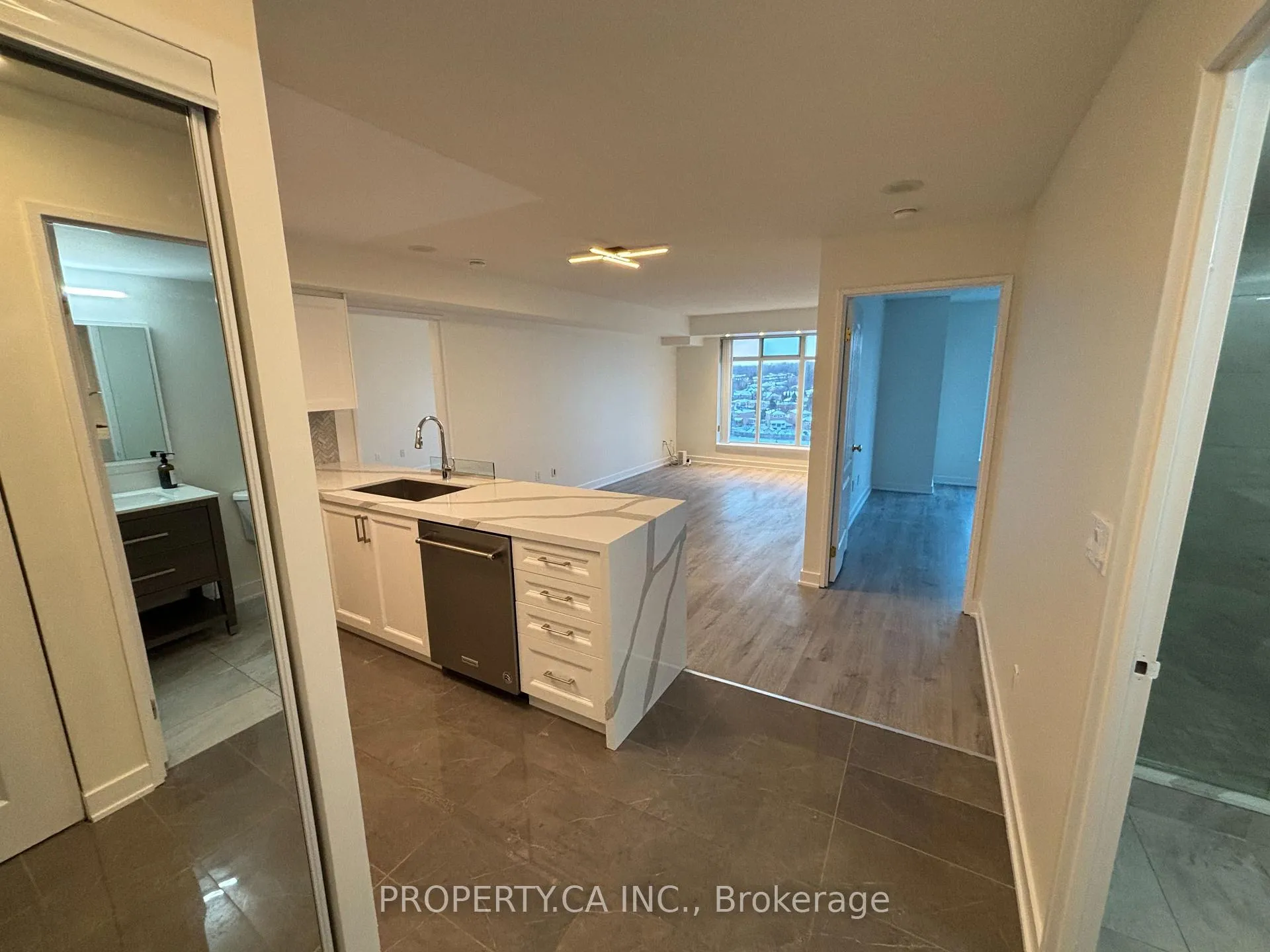 Photo 2 of Unit 1106, 135 Pond Drive, Markham, Commerce Valley — HOMEH