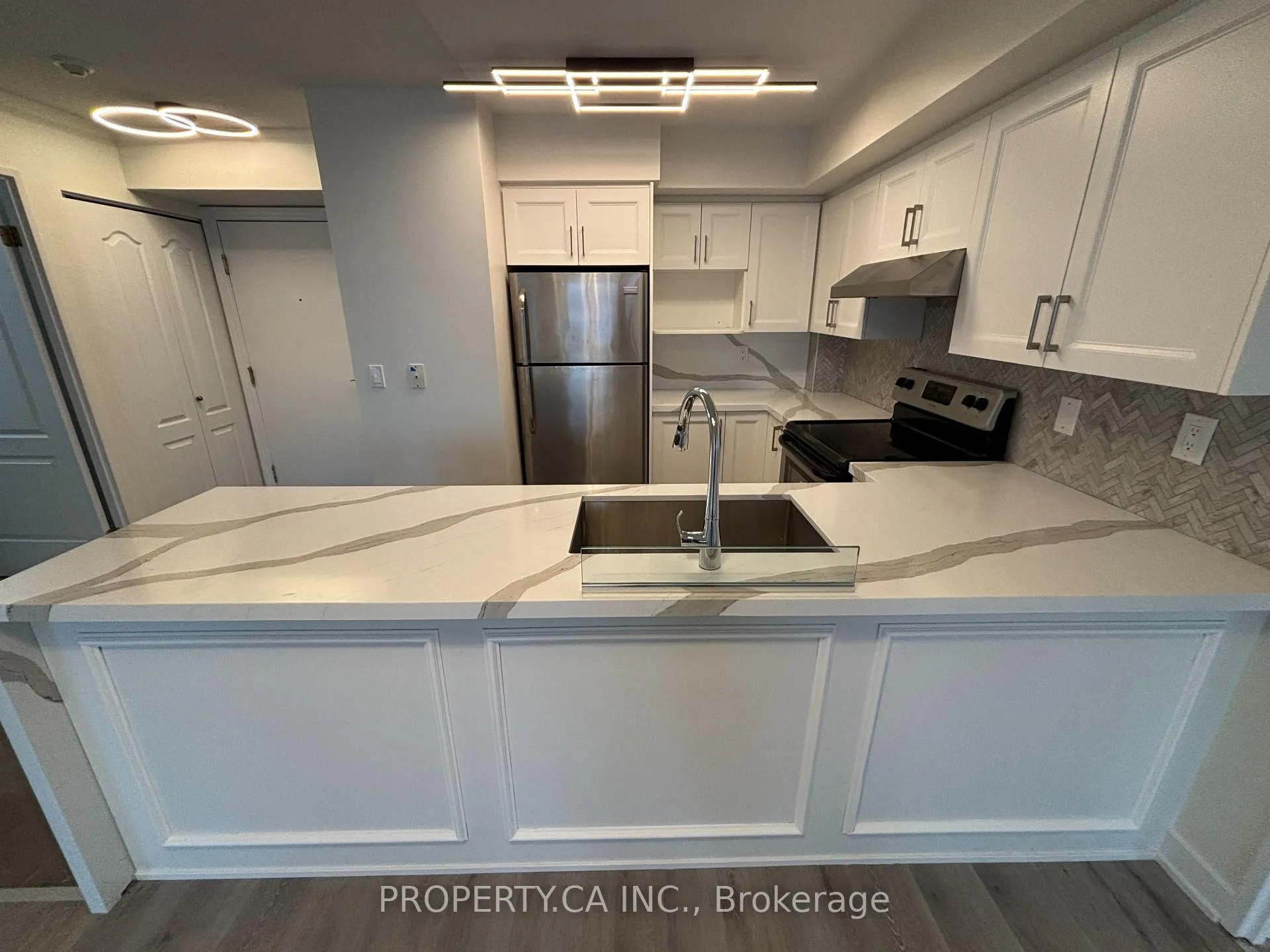 Photo 4 of Unit 1106, 135 Pond Drive, Markham, Commerce Valley — HOMEH