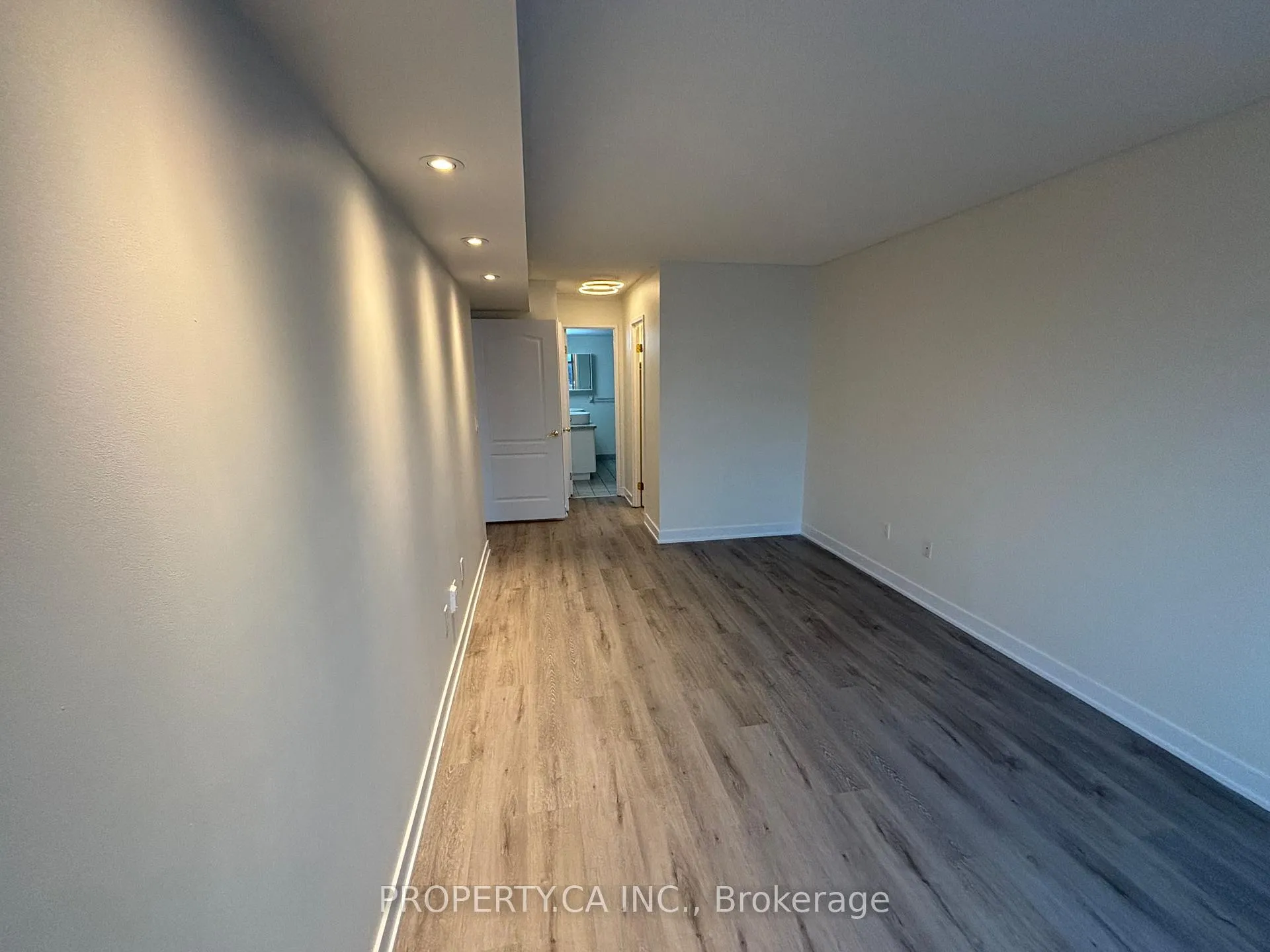 Photo 7 of Unit 1106, 135 Pond Drive, Markham, Commerce Valley — HOMEH