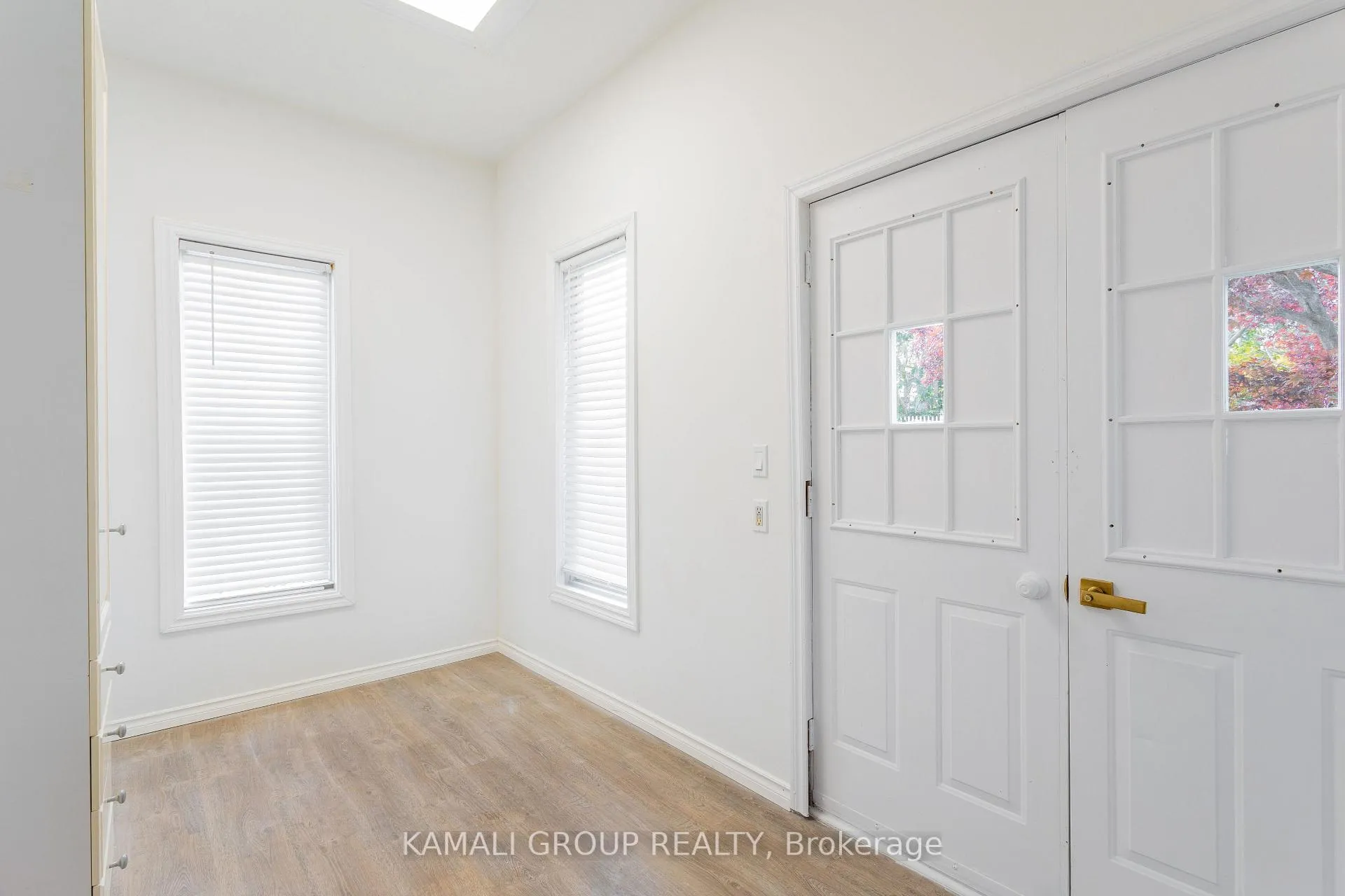Photo 2 of Unit 3, 36 Oakridge Avenue, St. Catharines, Glendale/Glenridge — HOMEH