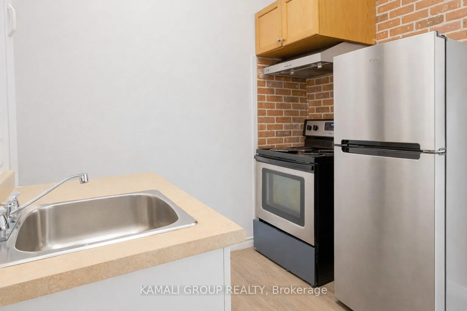 Photo 4 of Unit 3, 36 Oakridge Avenue, St. Catharines, Glendale/Glenridge — HOMEH