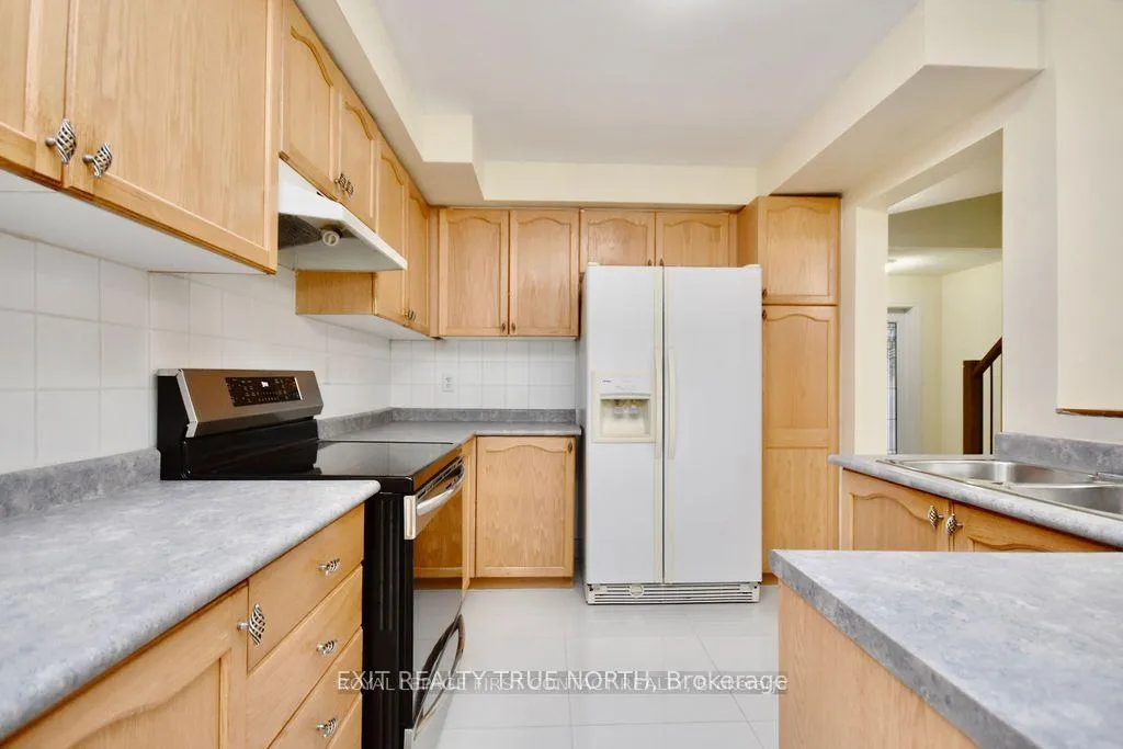Photo 11 of 28 Sunset Place, Barrie, Holly — HOMEH