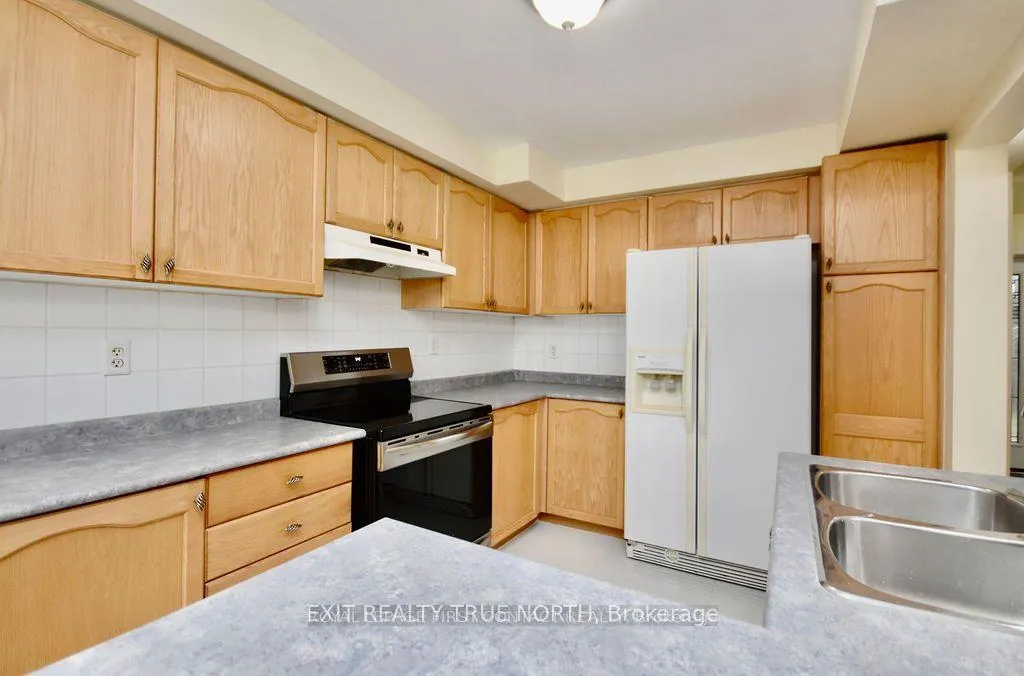 Photo 14 of 28 Sunset Place, Barrie, Holly — HOMEH