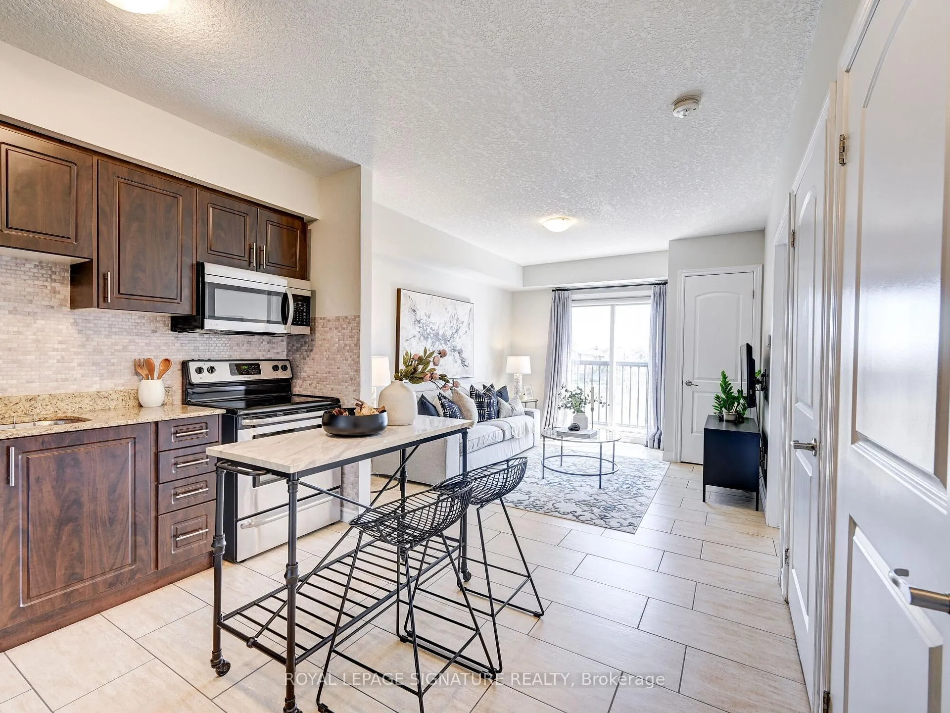 Front of Unit 205, 886 Golf Links Road