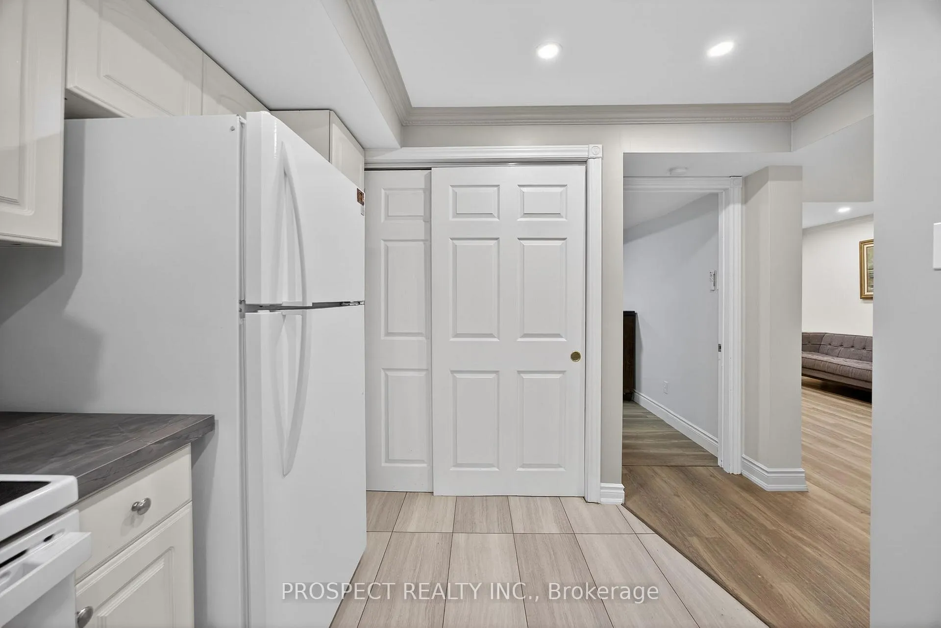 Photo 5 of 76 Logan Court, Barrie, Holly — HOMEH