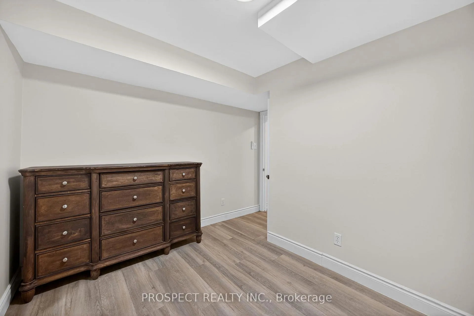 Photo 7 of 76 Logan Court, Barrie, Holly — HOMEH