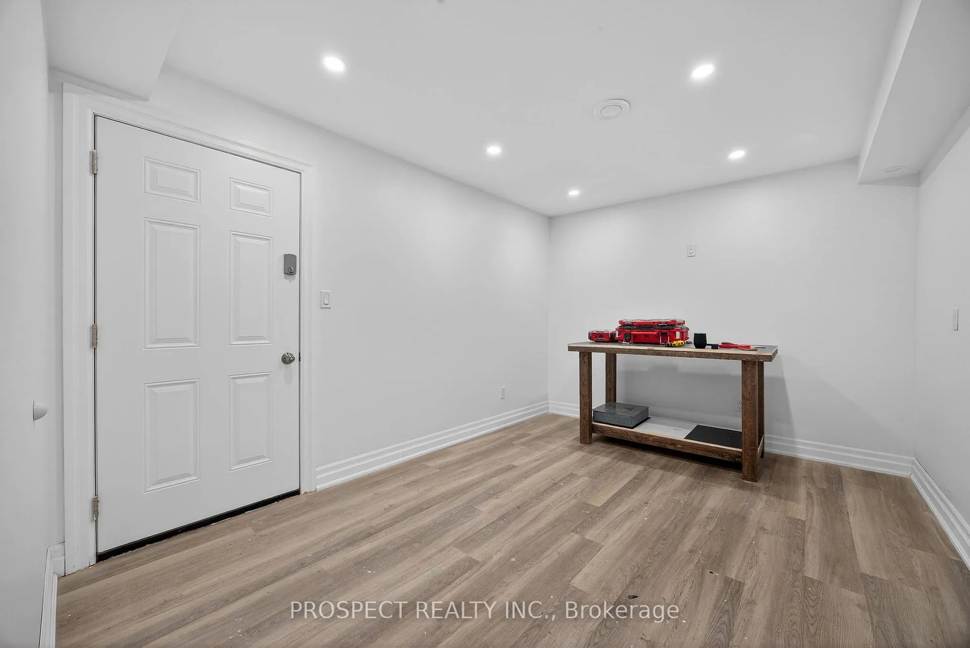 Photo 9 of 76 Logan Court, Barrie, Holly — HOMEH