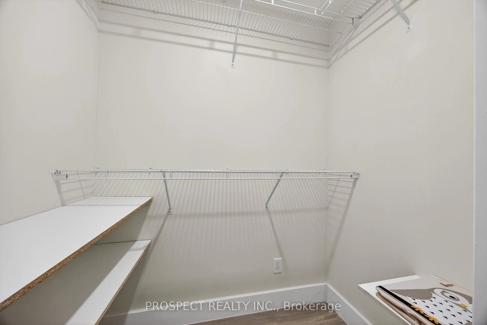 Photo 10 of 76 Logan Court, Barrie, Holly — HOMEH
