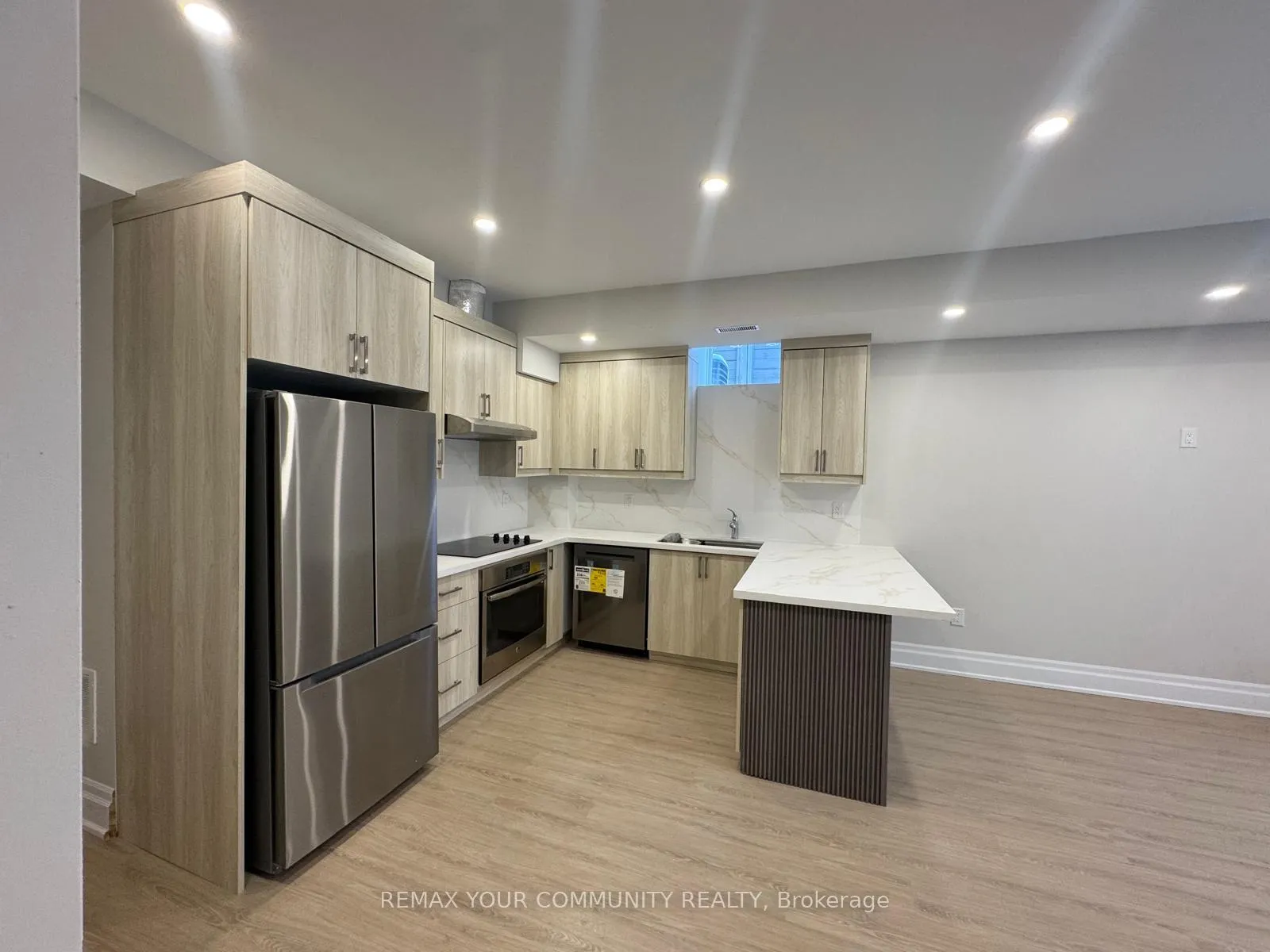 Photo 2 of 16 Maple Fields Circle, Aurora, Aurora Estates — HOMEH