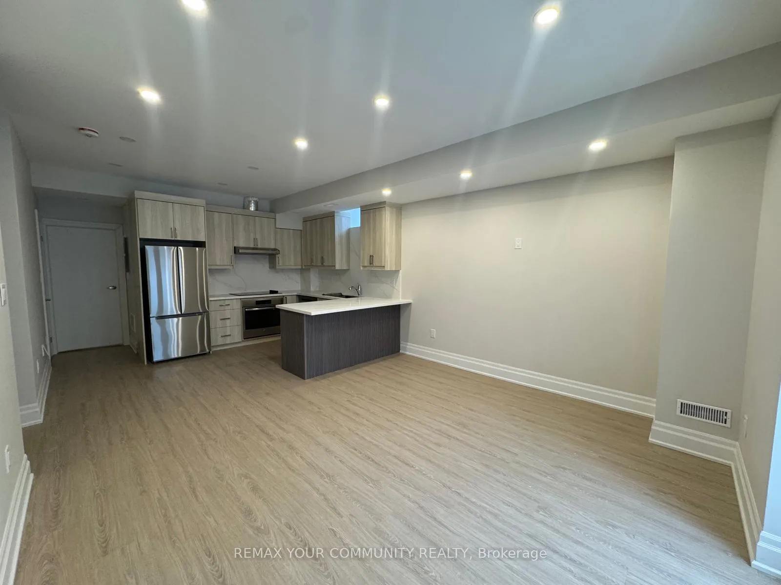 Photo 6 of 16 Maple Fields Circle, Aurora, Aurora Estates — HOMEH