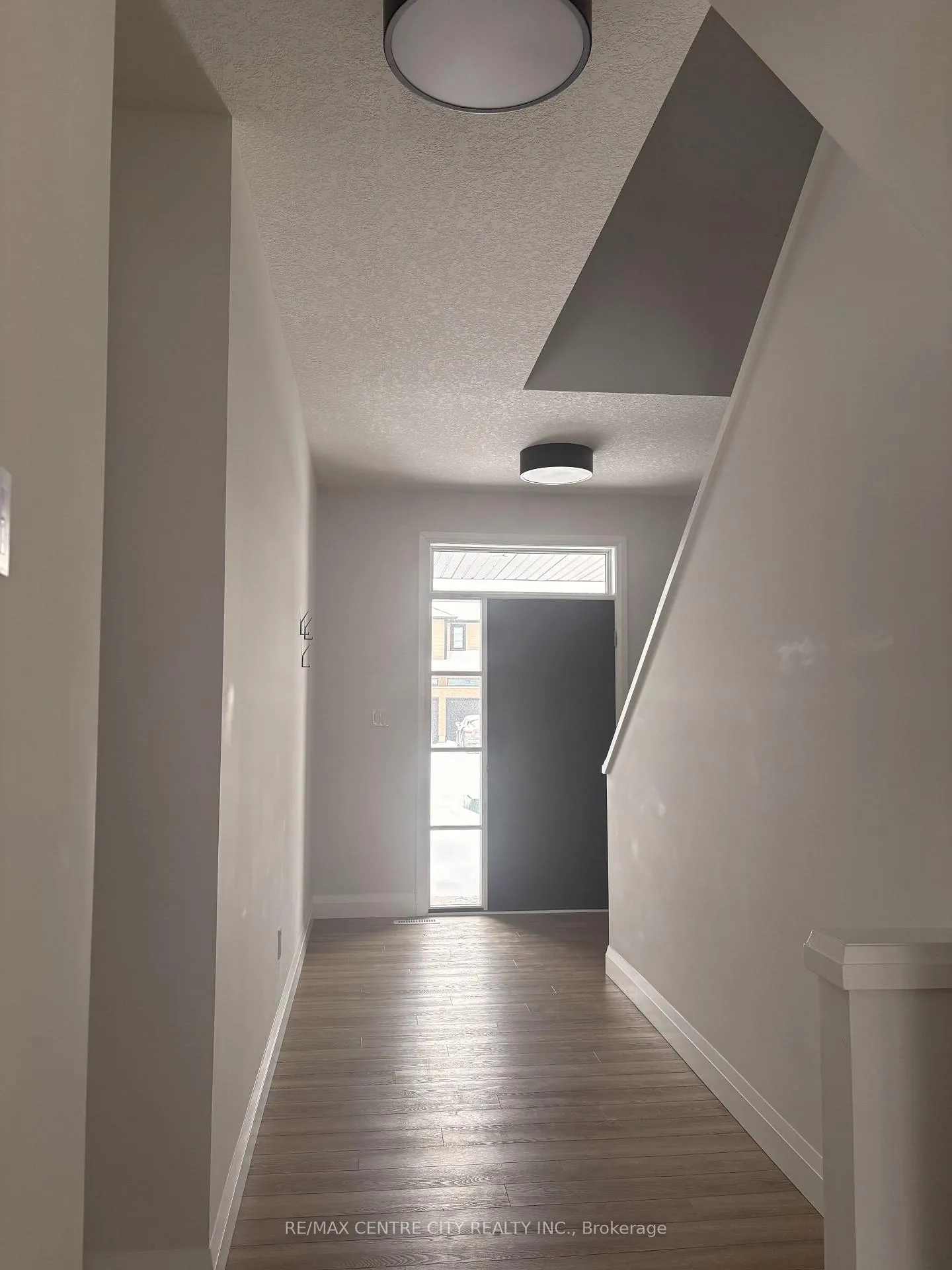 Photo 2 of 33 Evylean Court, St. Thomas — HOMEH