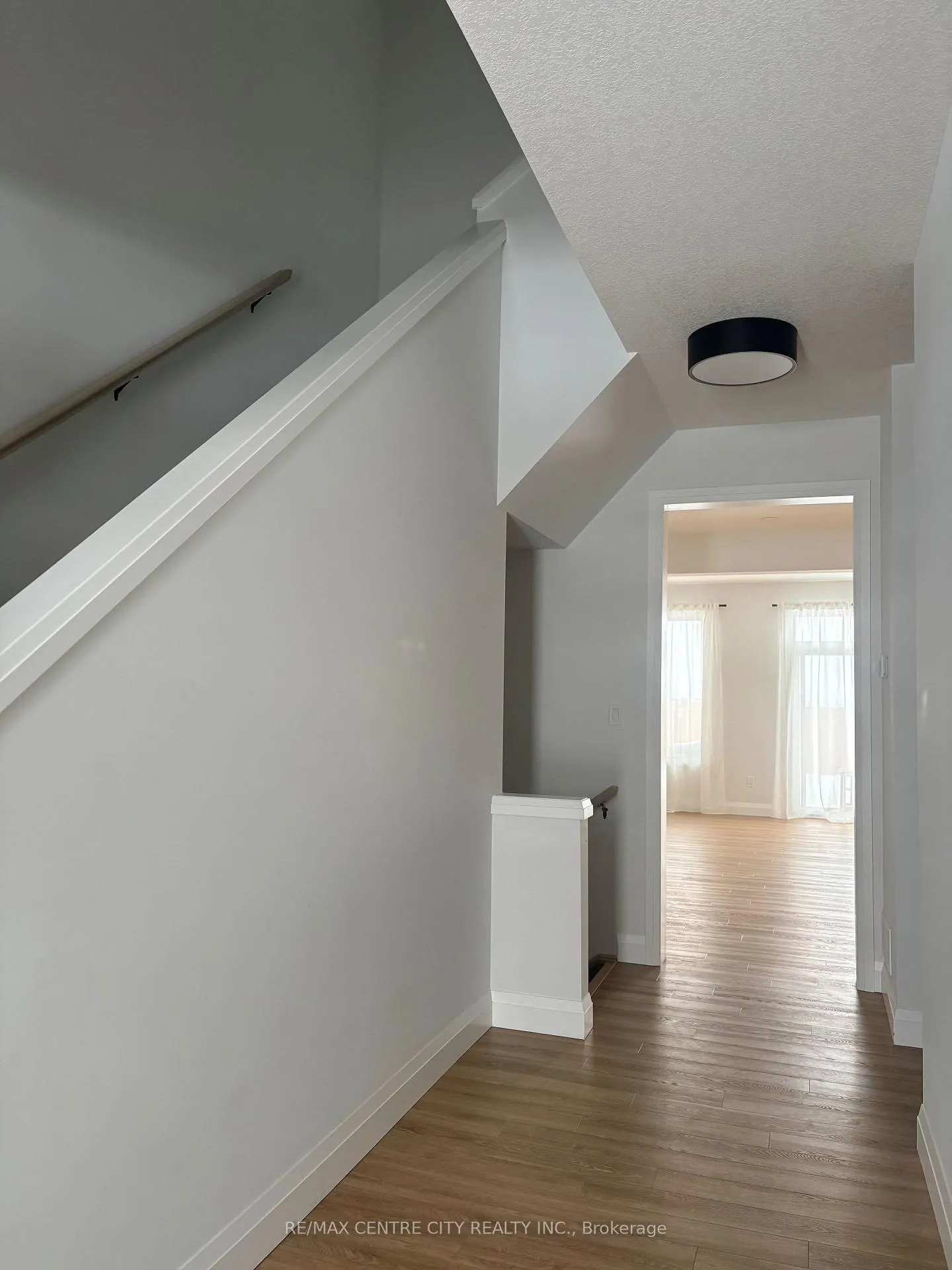 Photo 3 of 33 Evylean Court, St. Thomas — HOMEH