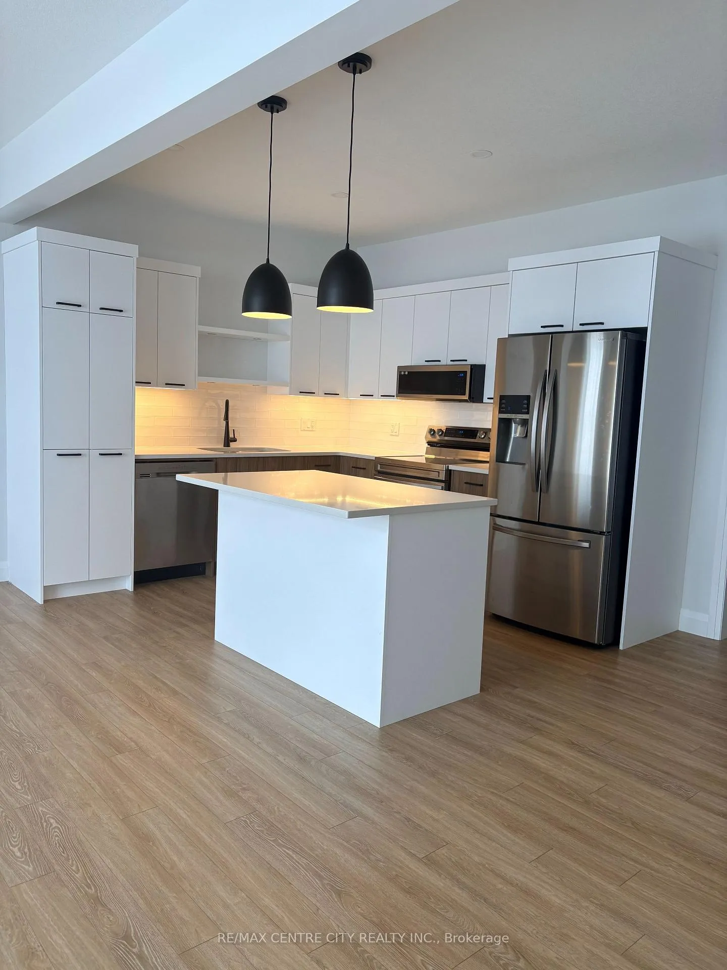 Photo 5 of 33 Evylean Court, St. Thomas — HOMEH
