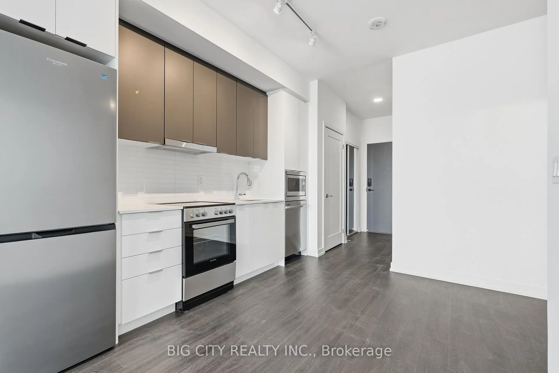 Photo 3 of Unit 801B, 9751 Markham Road, Markham, Greensborough — HOMEH