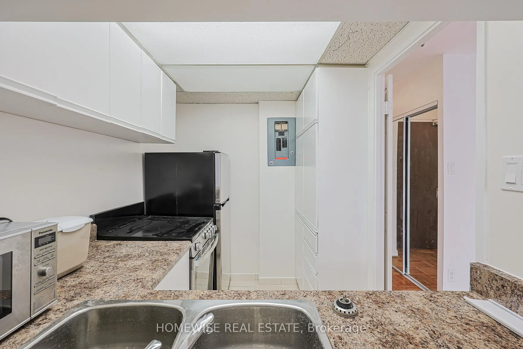 Photo 5 of Unit 311, 485 Kingston Road, Toronto, The Beaches — HOMEH