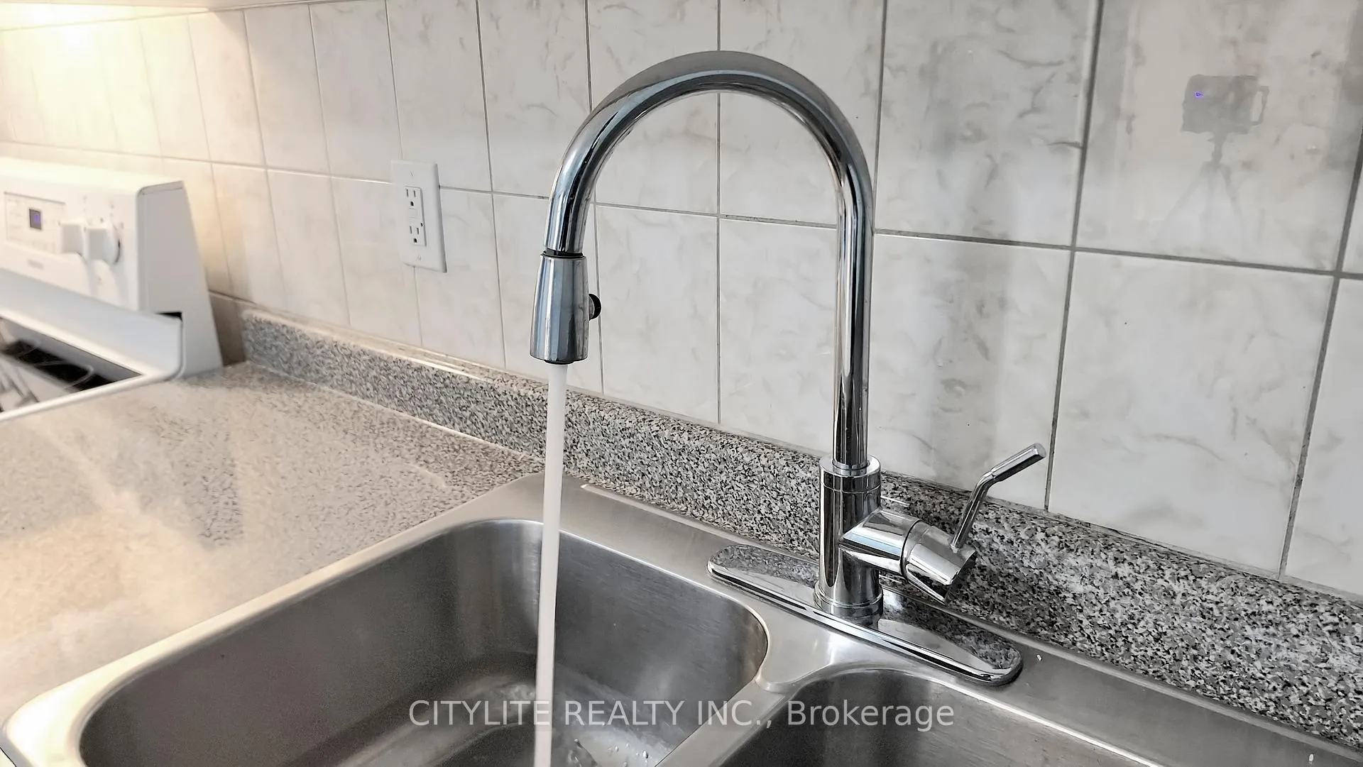 Photo 9 of Unit Lower, 39 Kimble Avenue, Clarington, Bowmanville — HOMEH