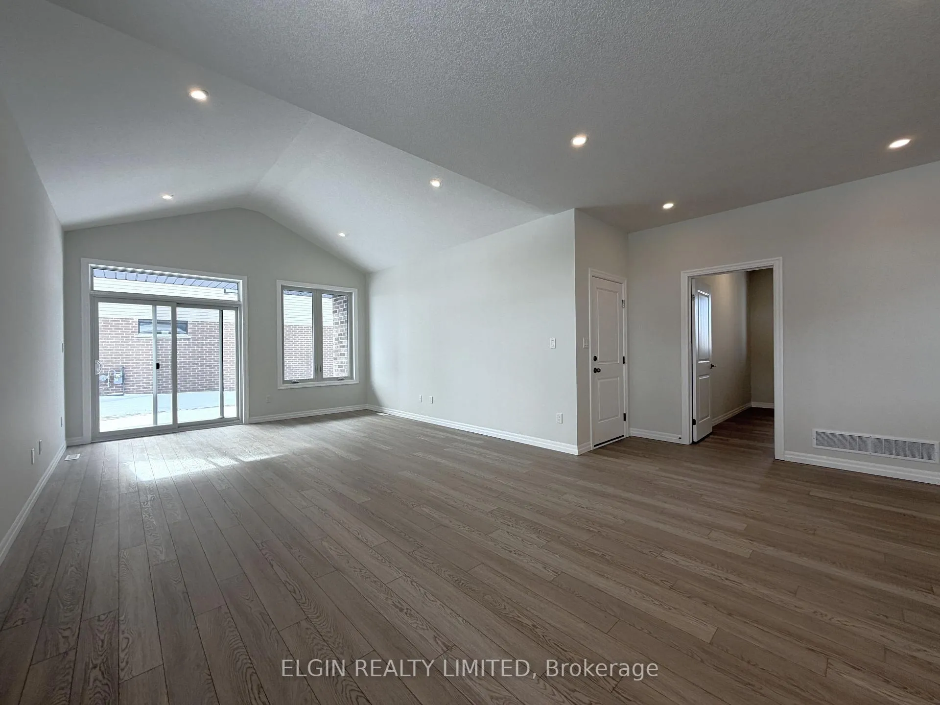 Photo 12 of 253 Renaissance Drive, St. Thomas — HOMEH