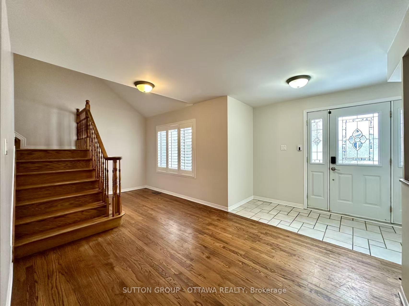 Photo 2 of 21 Granton Avenue, Ottawa, Meadowlands/St. Claire Gardens — HOMEH
