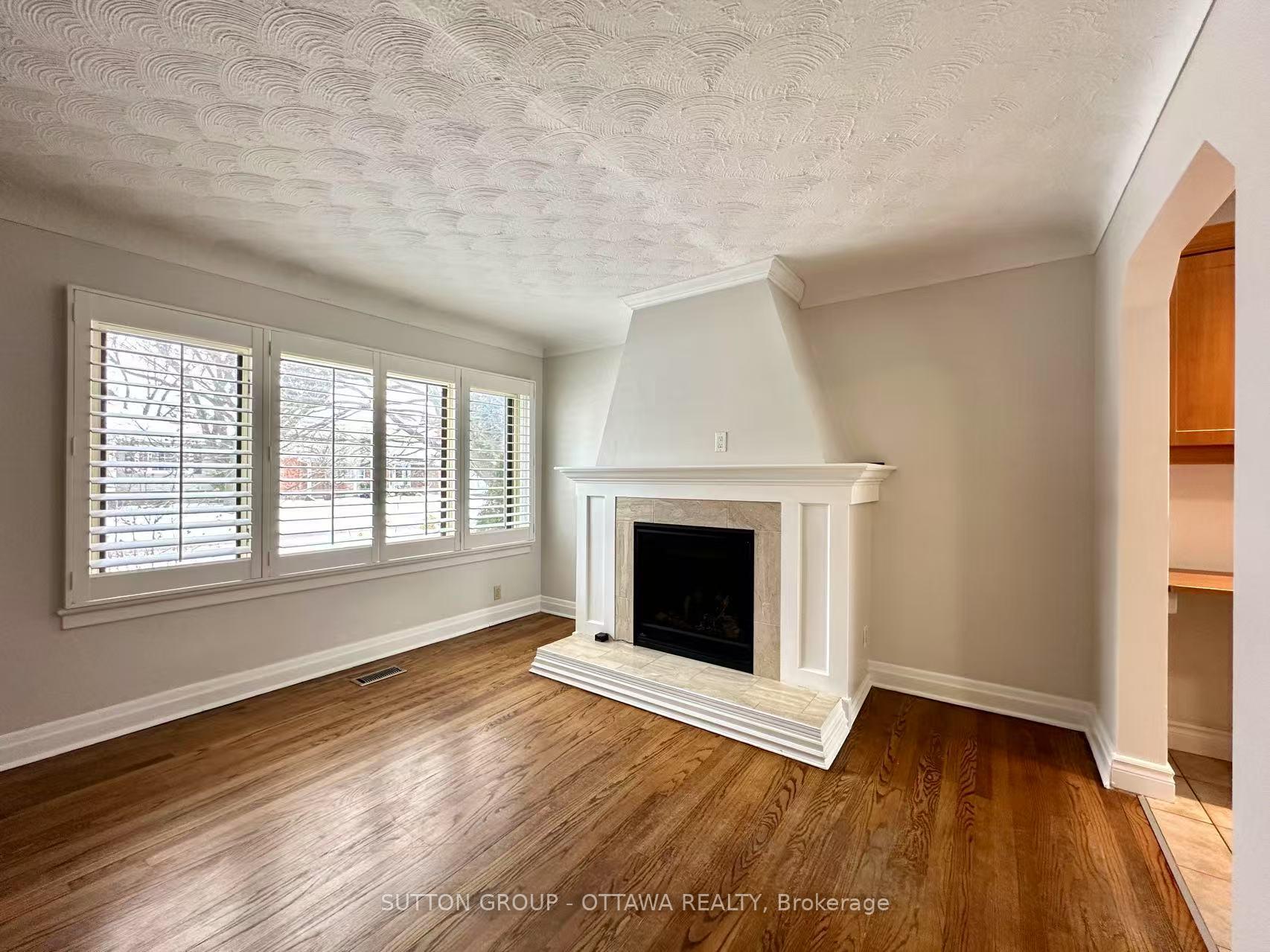 Photo 3 of 21 Granton Avenue, Ottawa, Meadowlands/St. Claire Gardens — HOMEH