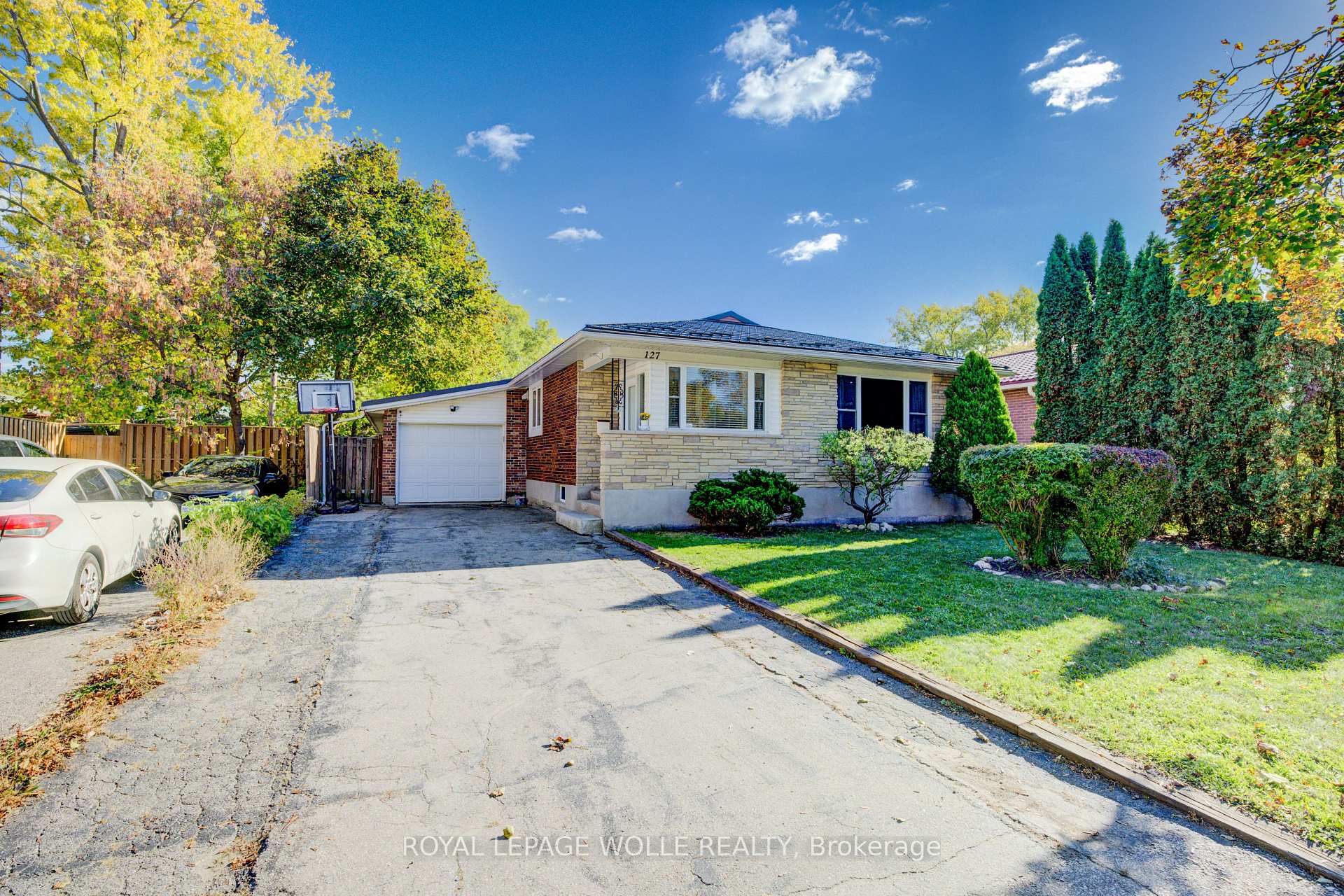 Photo 2 of 127 Jansen Avenue, Kitchener — HOMEH