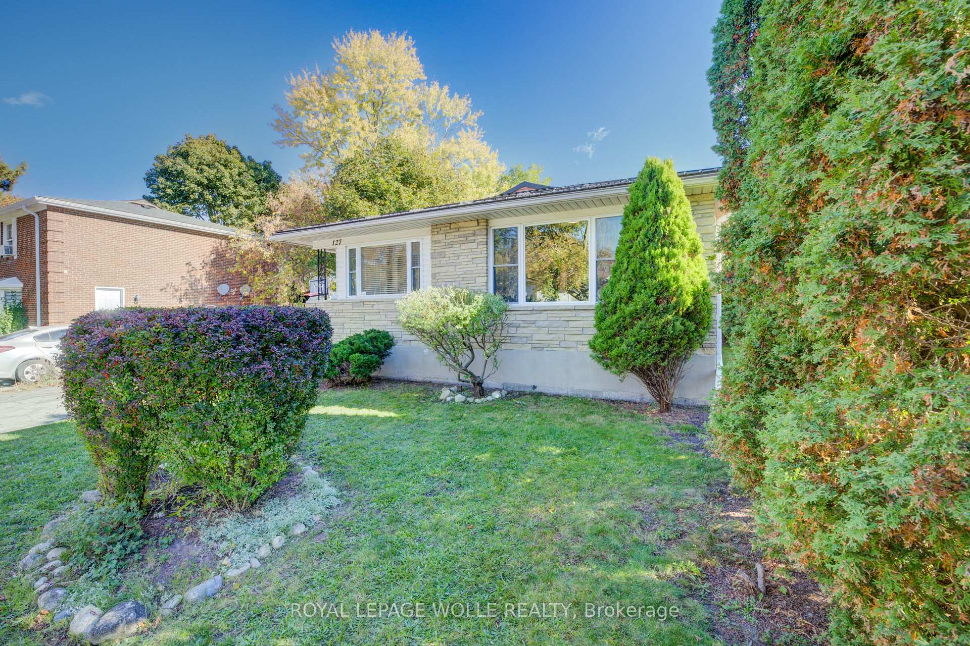 Photo 3 of 127 Jansen Avenue, Kitchener — HOMEH