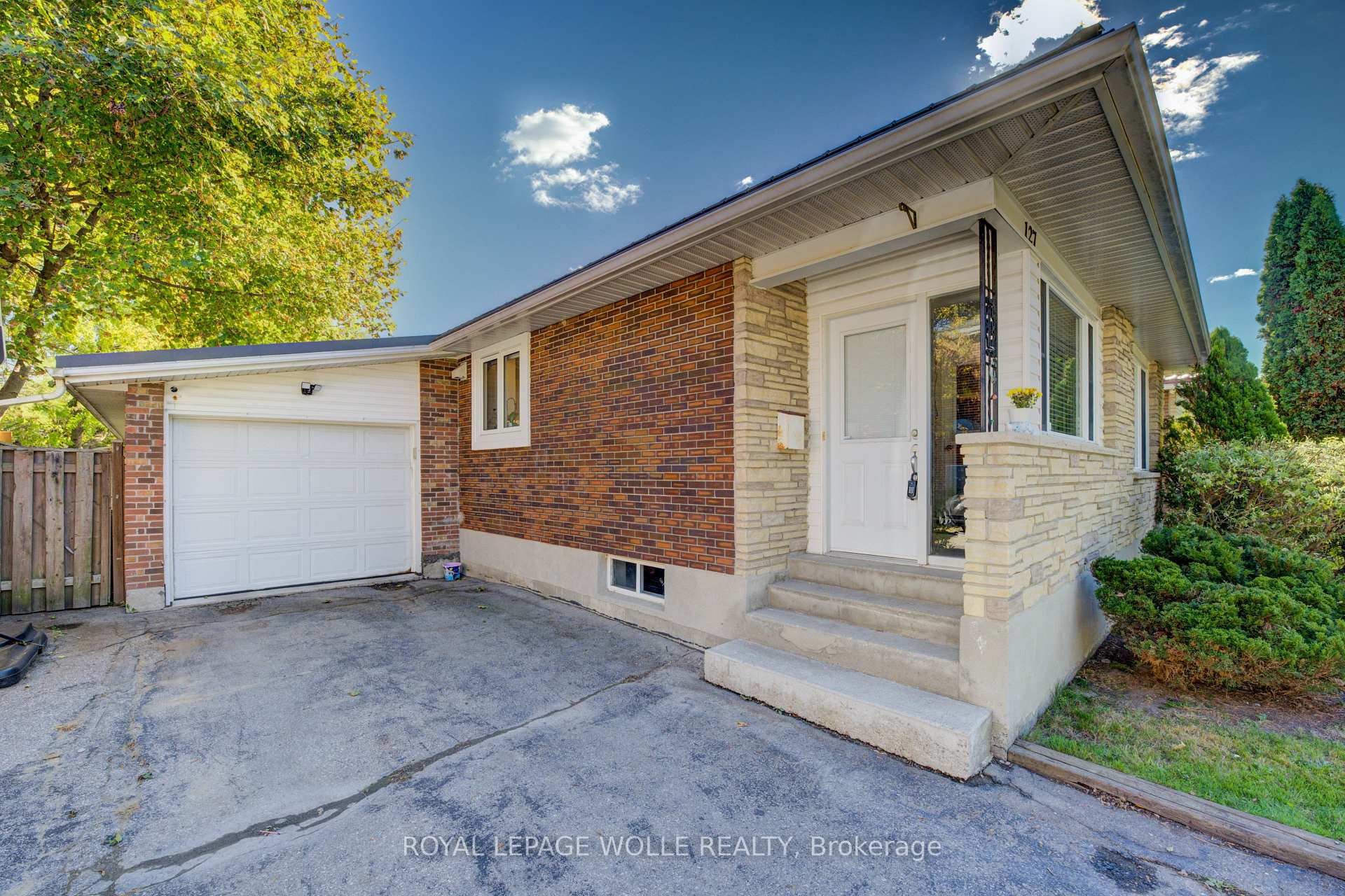 Photo 4 of 127 Jansen Avenue, Kitchener — HOMEH