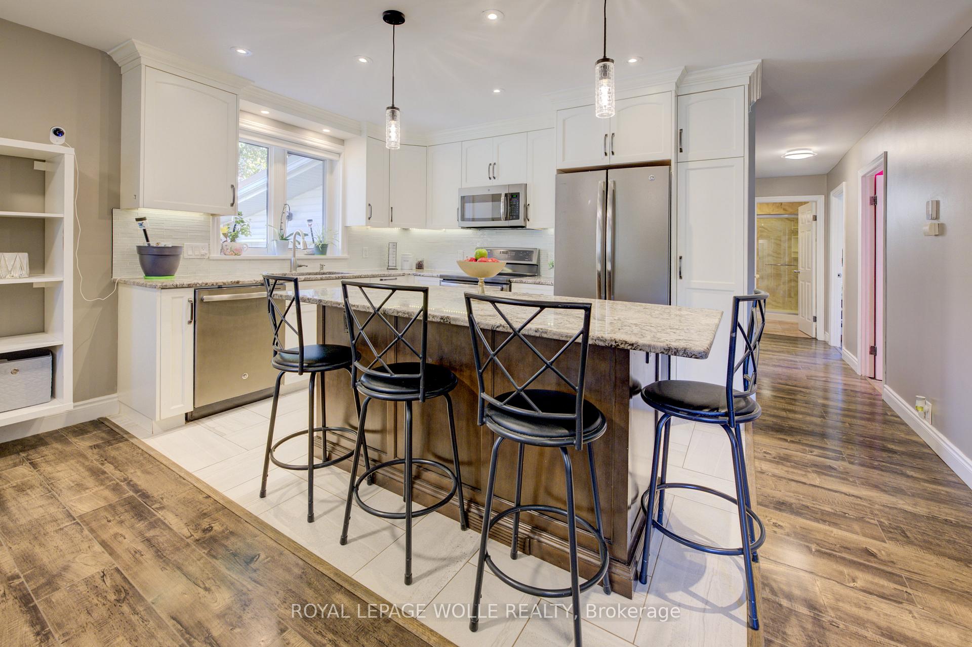 Photo 11 of 127 Jansen Avenue, Kitchener — HOMEH