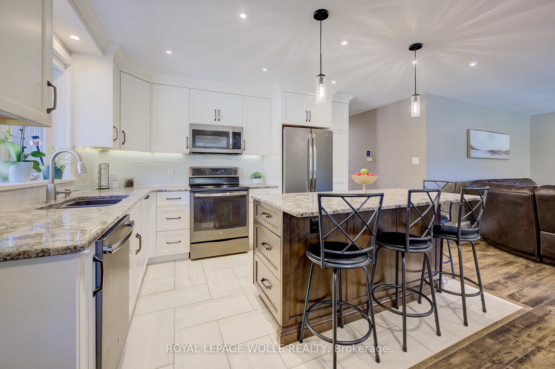 Photo 13 of 127 Jansen Avenue, Kitchener — HOMEH