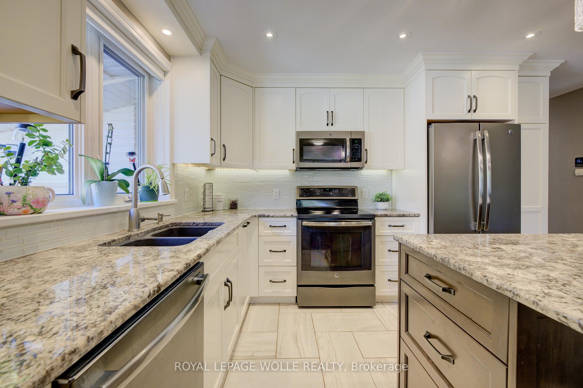 Photo 15 of 127 Jansen Avenue, Kitchener — HOMEH