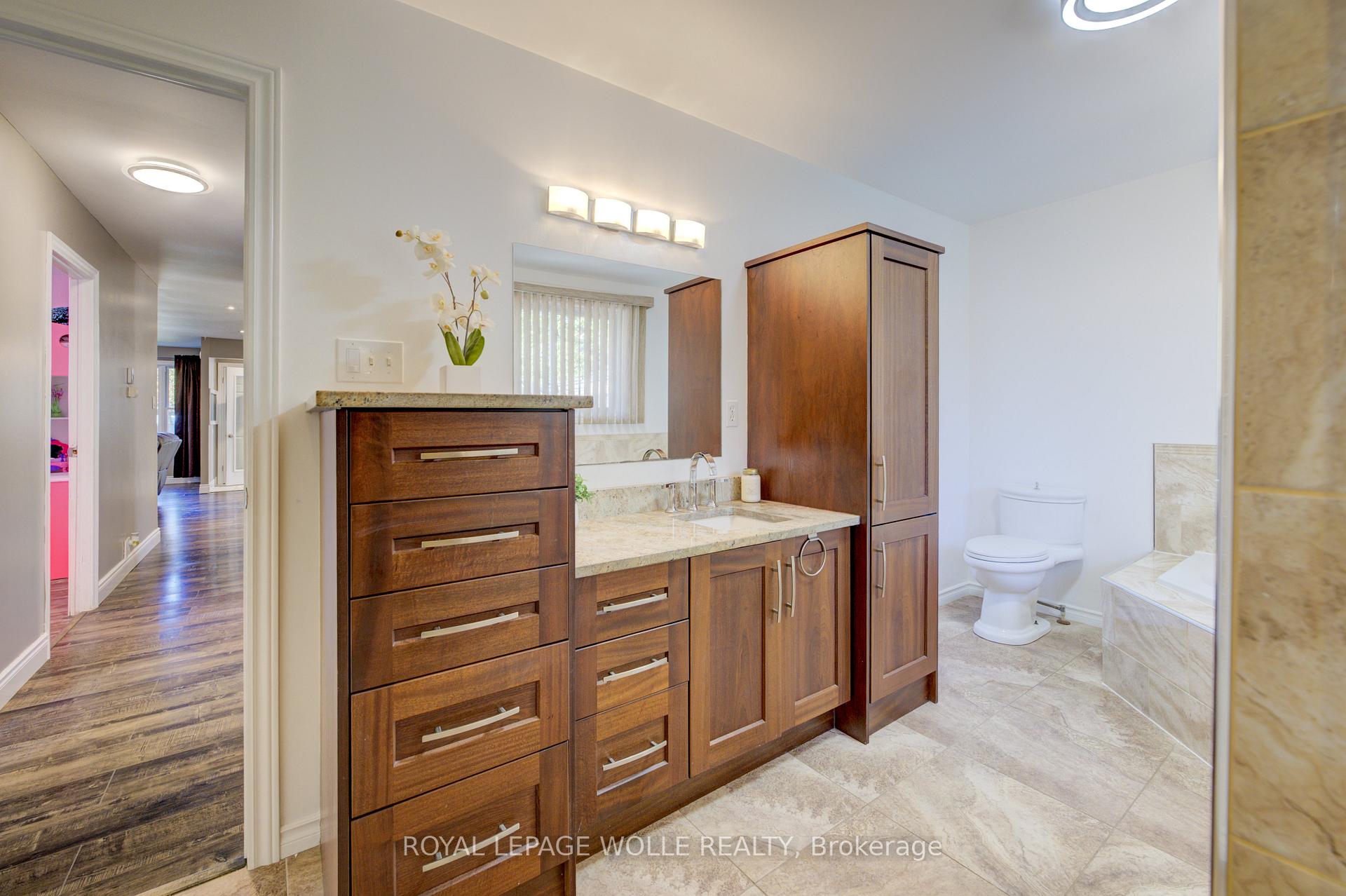 Photo 24 of 127 Jansen Avenue, Kitchener — HOMEH