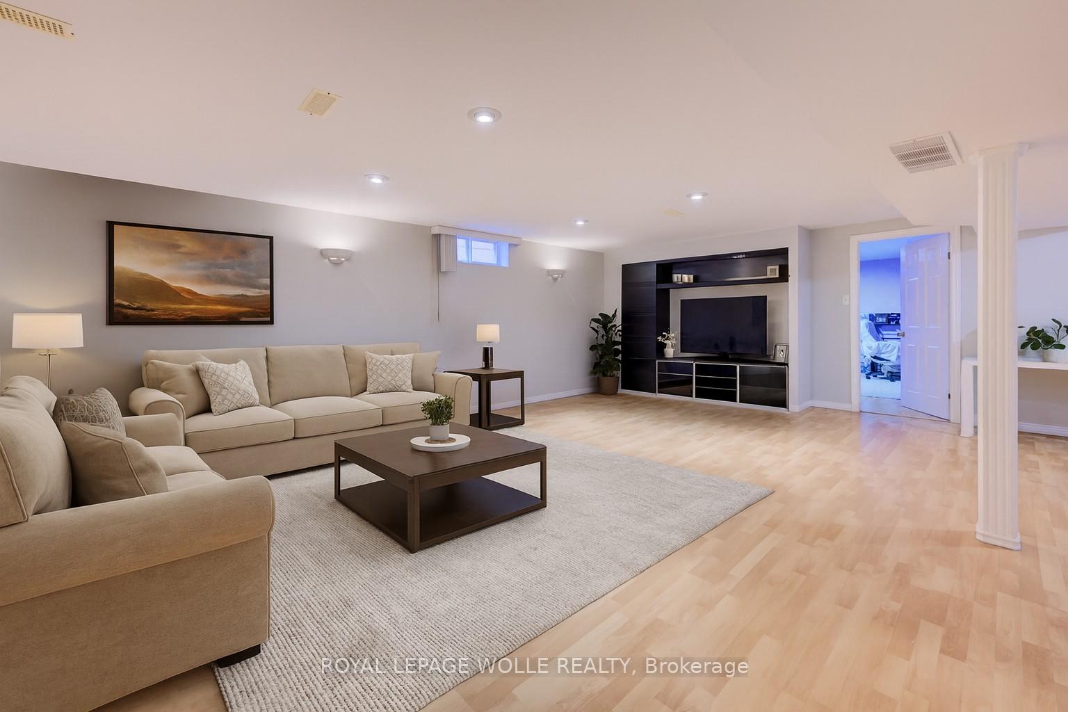 Photo 27 of 127 Jansen Avenue, Kitchener — HOMEH