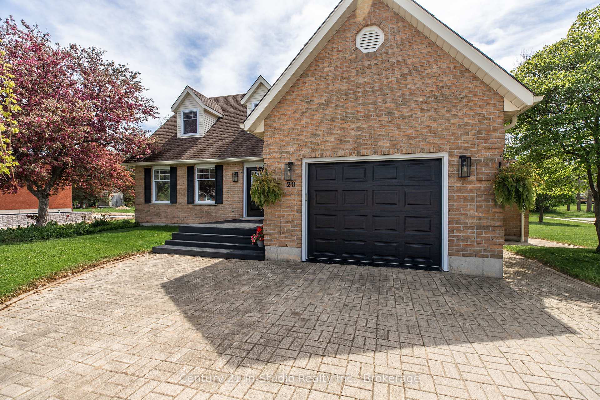 Photo 1 of 20 Smith Street, Kincardine — HOMEH