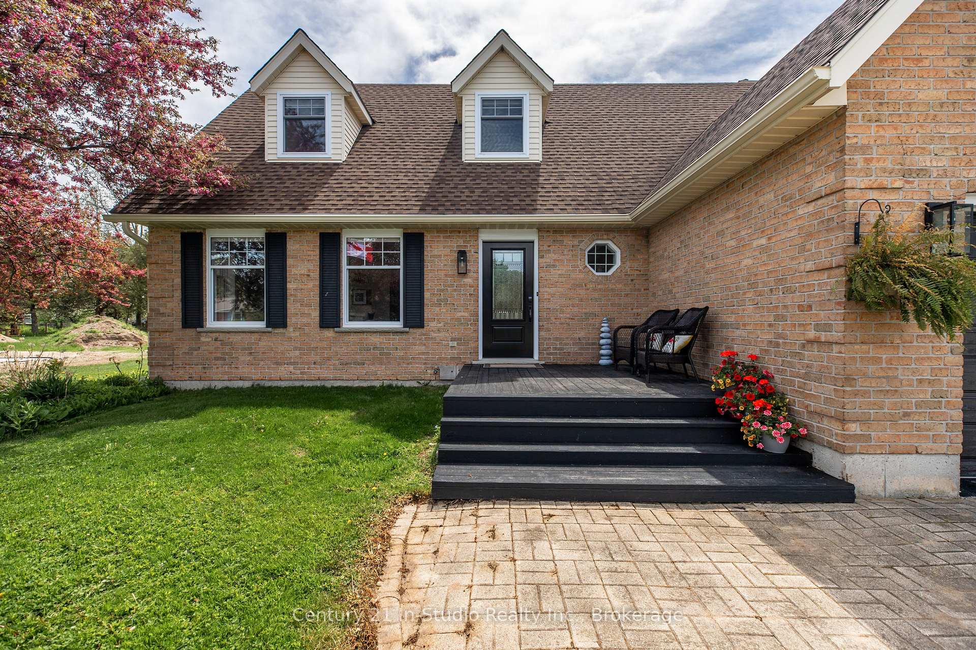 Photo 8 of 20 Smith Street, Kincardine — HOMEH