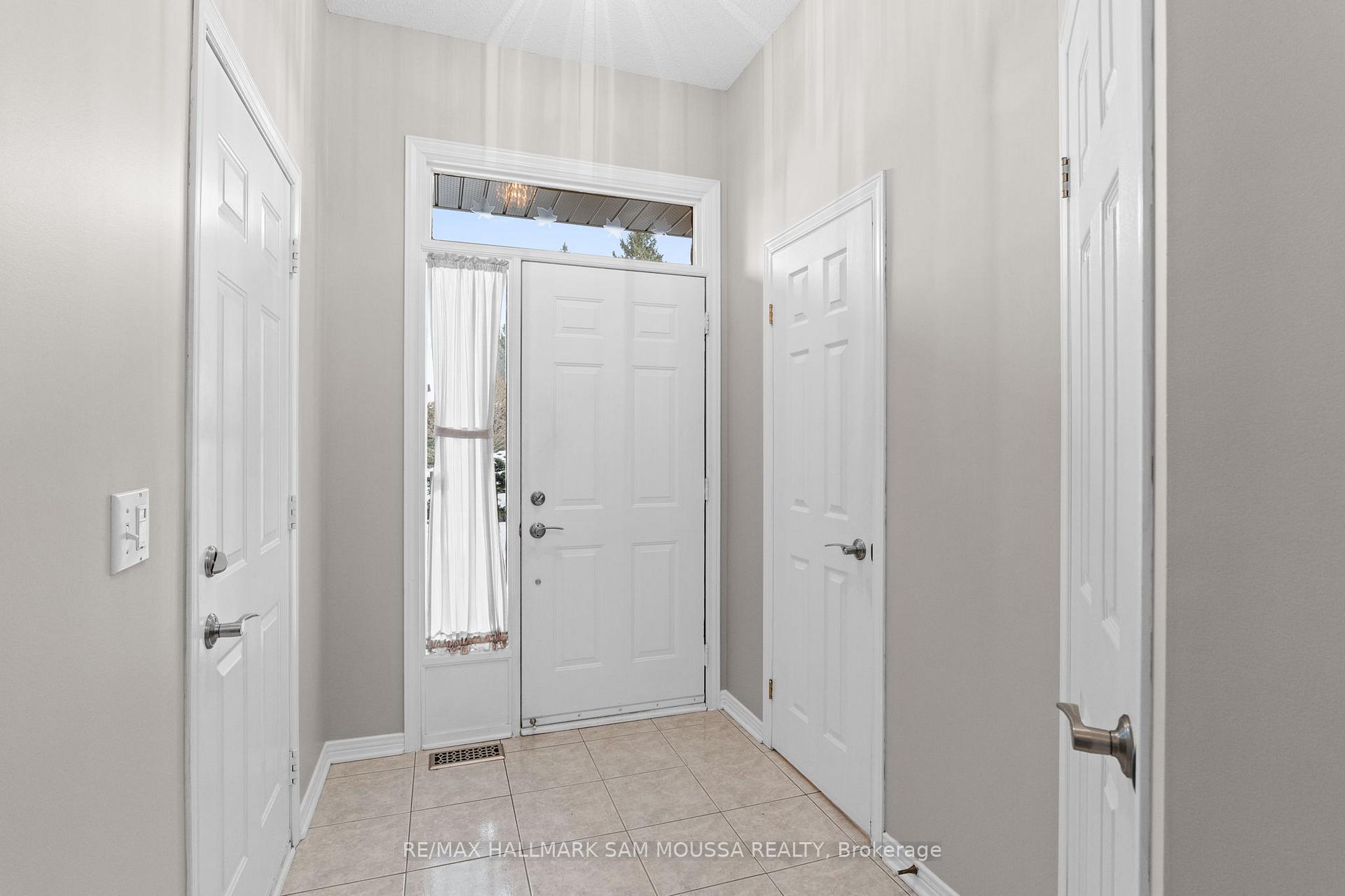 Photo 4 of 63 Rhapsody Lane, Ottawa, Hunt Club Woods — HOMEH