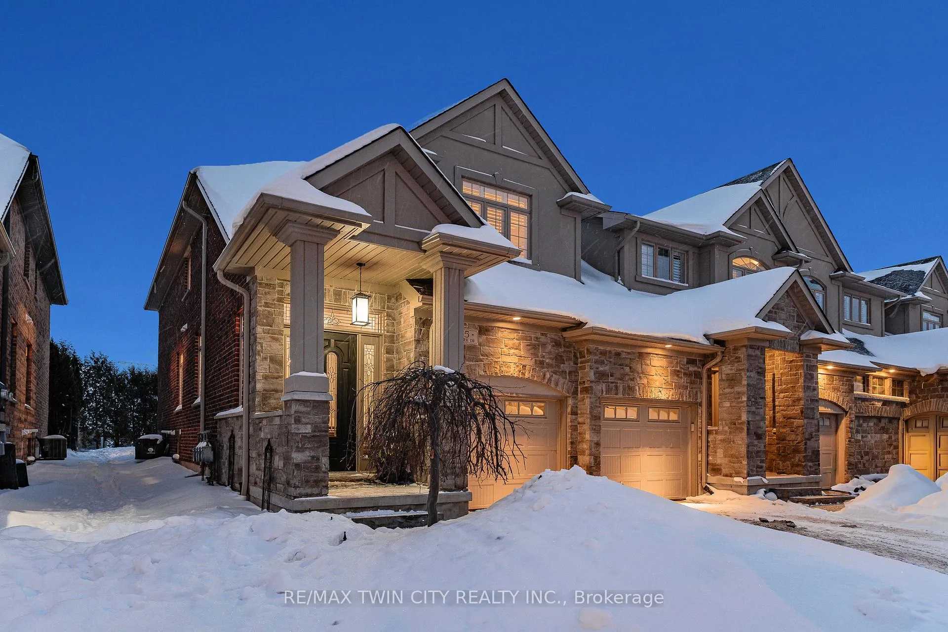 Photo 3 of 155 Oak Park Drive, Waterloo — HOMEH
