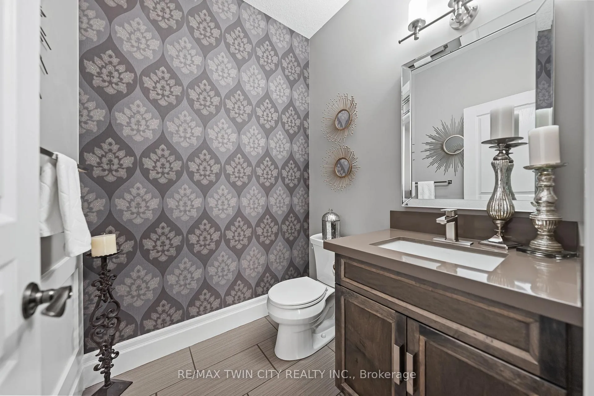 Photo 27 of 155 Oak Park Drive, Waterloo — HOMEH
