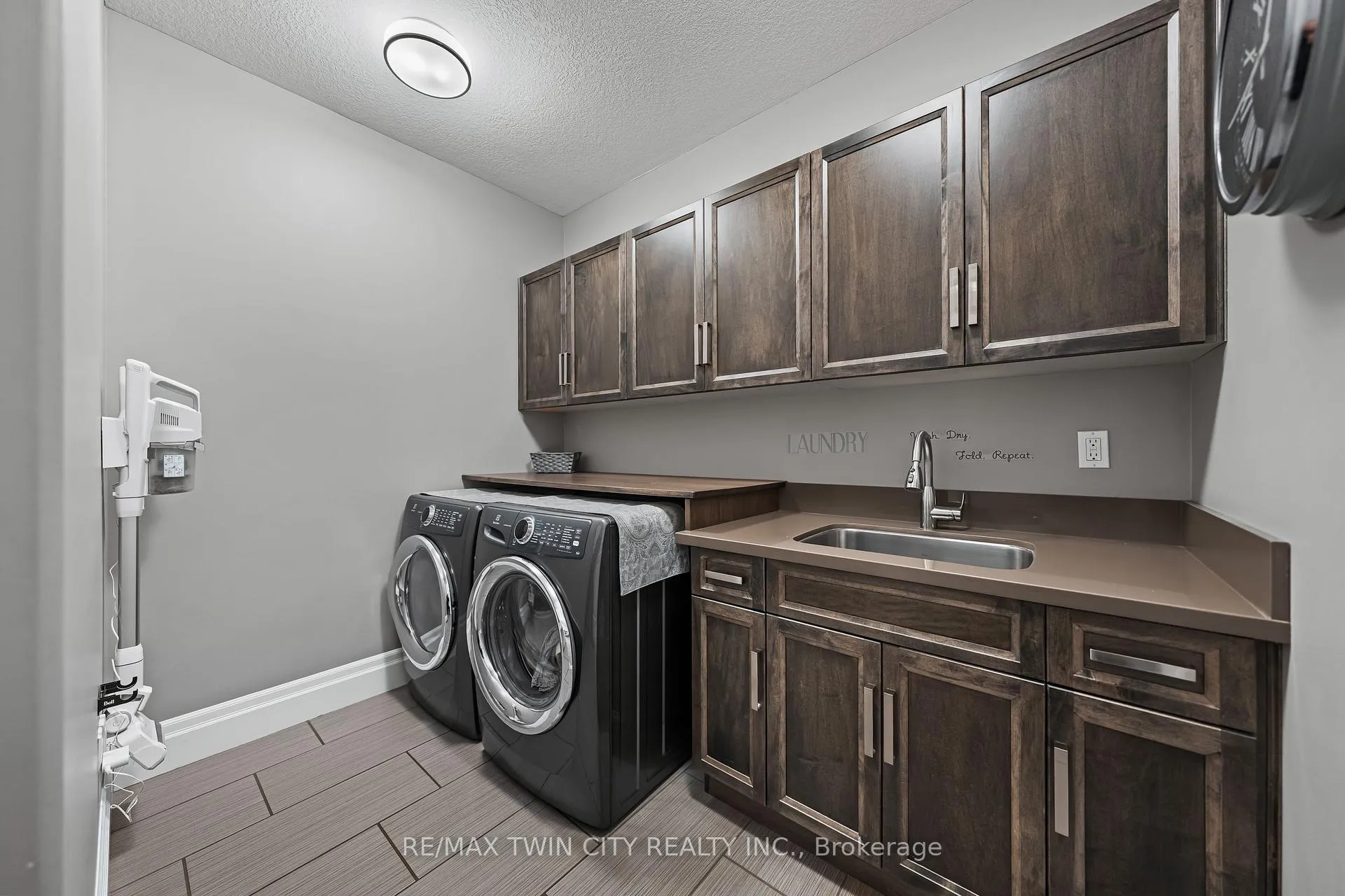 Photo 28 of 155 Oak Park Drive, Waterloo — HOMEH